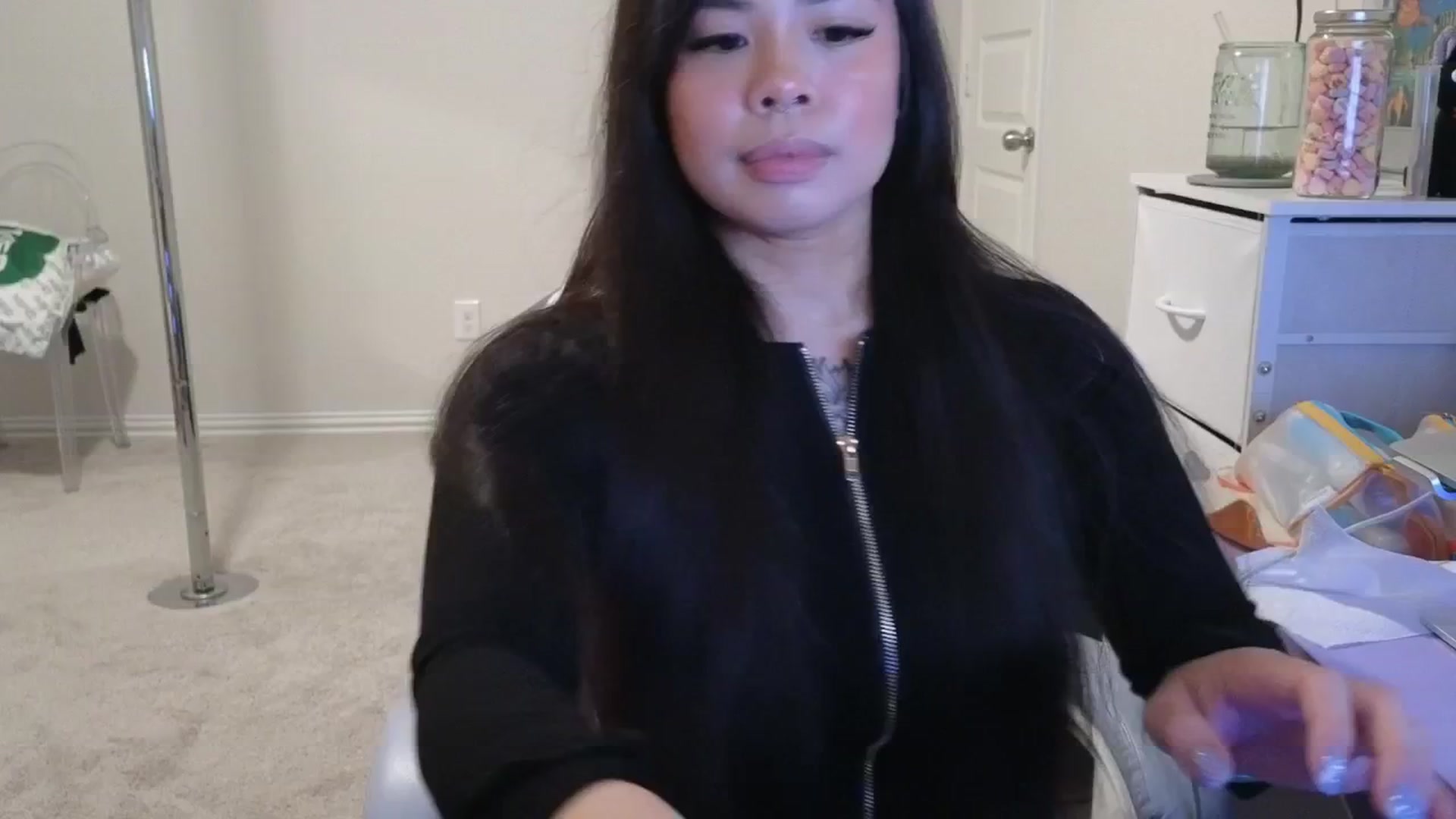 Gallery image thumbnail from dolllface's myfreecams stream on, 03/09/2026, 02:27 image 3 of 20