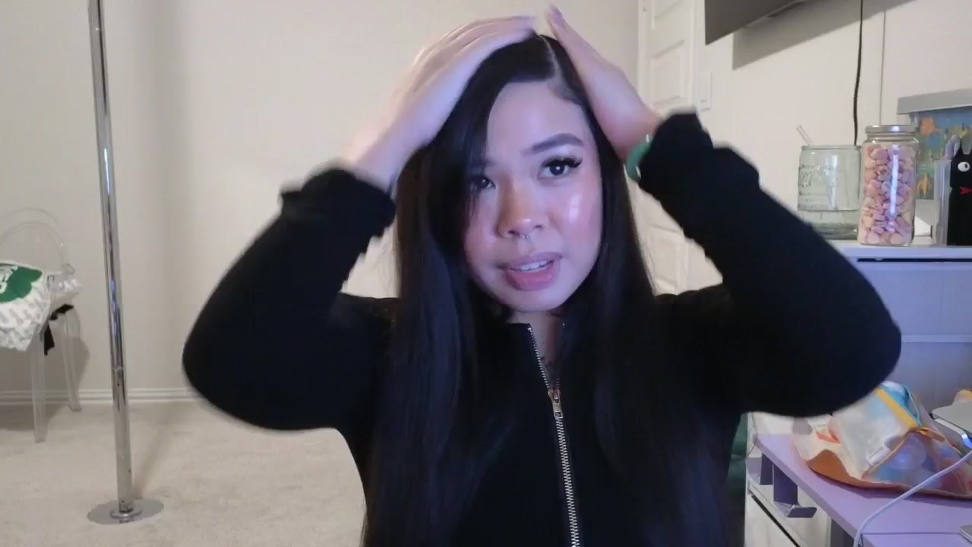 Gallery image thumbnail from dolllface's myfreecams stream on, 03/09/2026, 02:27 image 9 of 20