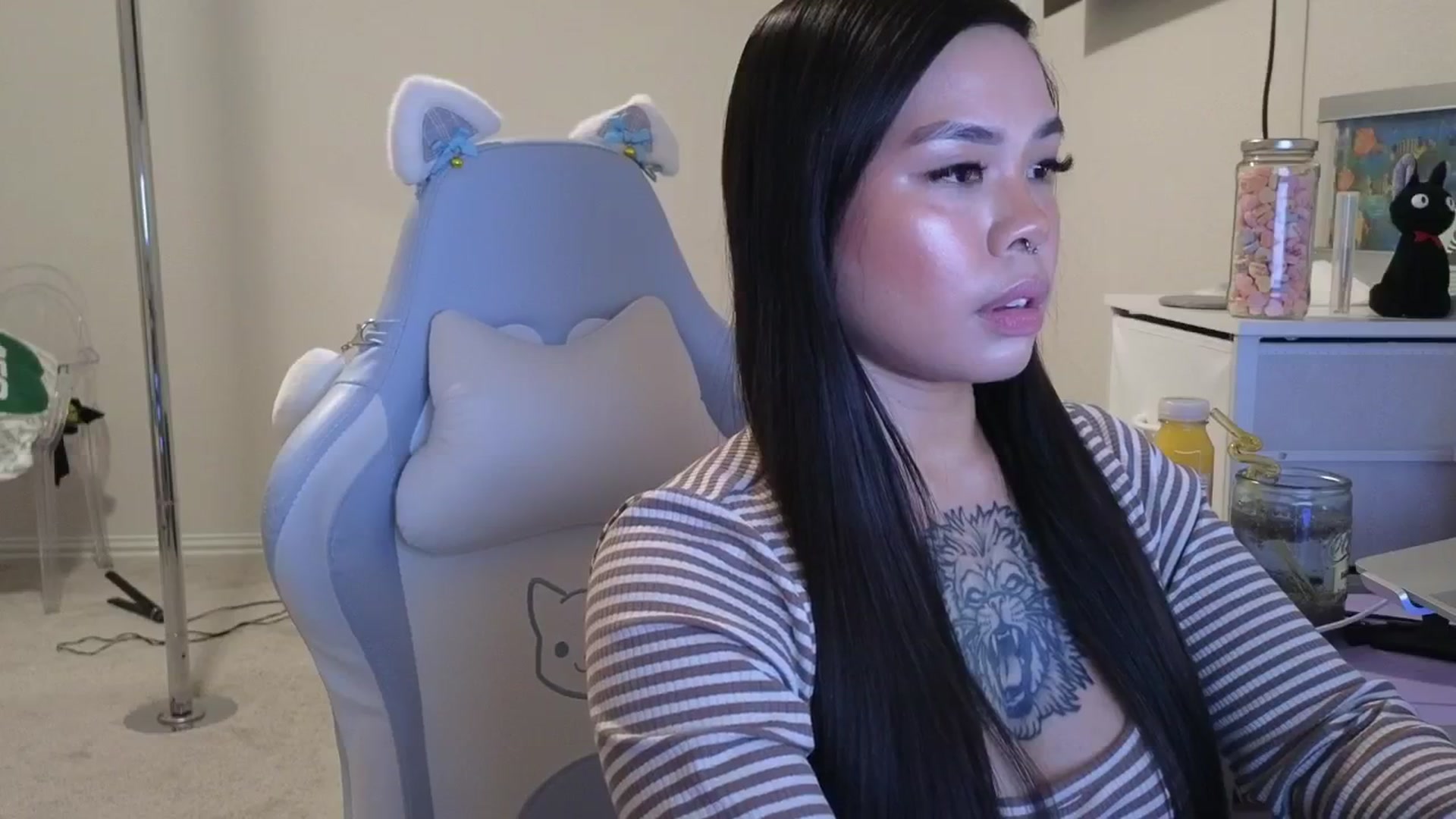 Gallery image thumbnail from dolllface's myfreecams stream on, 03/13/2026, 02:36 image 11 of 20