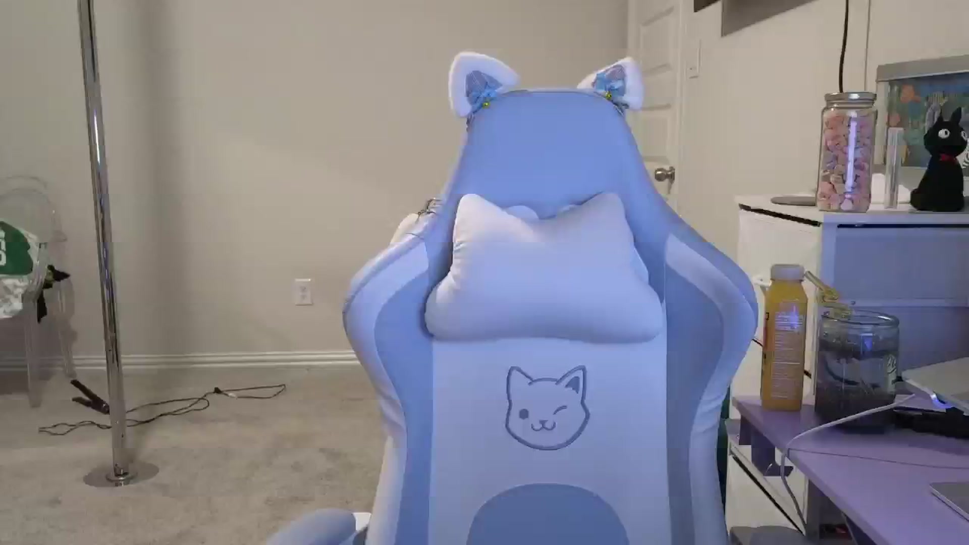 Gallery image thumbnail from dolllface's myfreecams stream on, 03/13/2026, 02:36 image 8 of 20