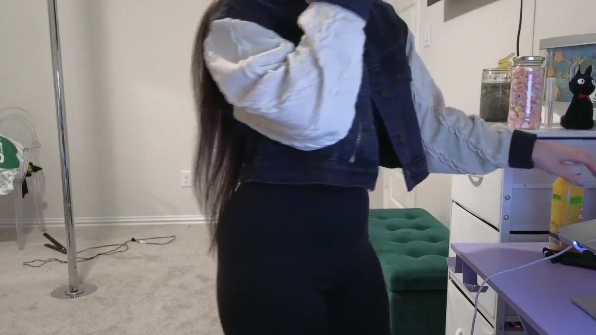 Gallery image thumbnail from dolllface's myfreecams stream on, 03/13/2026, 02:36 image 20 of 20