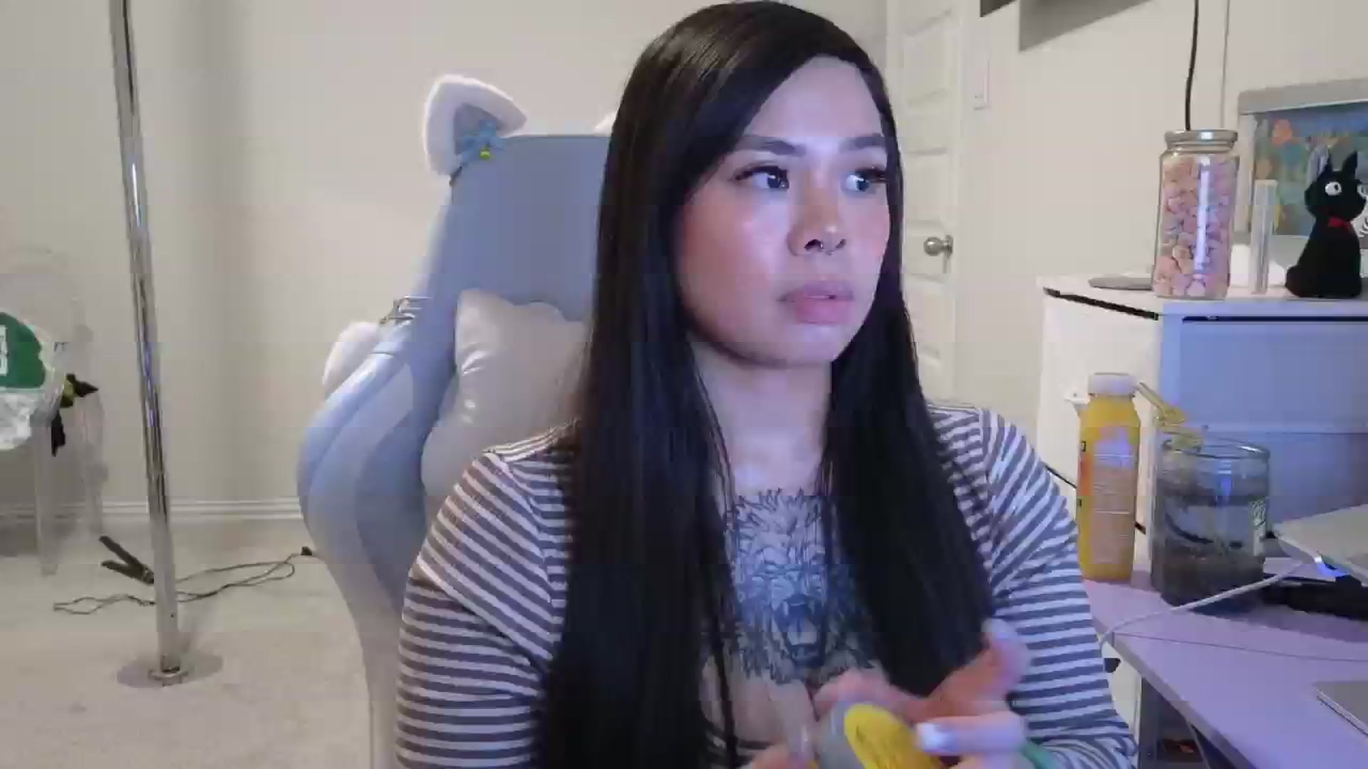 Gallery image thumbnail from dolllface's myfreecams stream on, 03/13/2026, 02:36 image 9 of 20