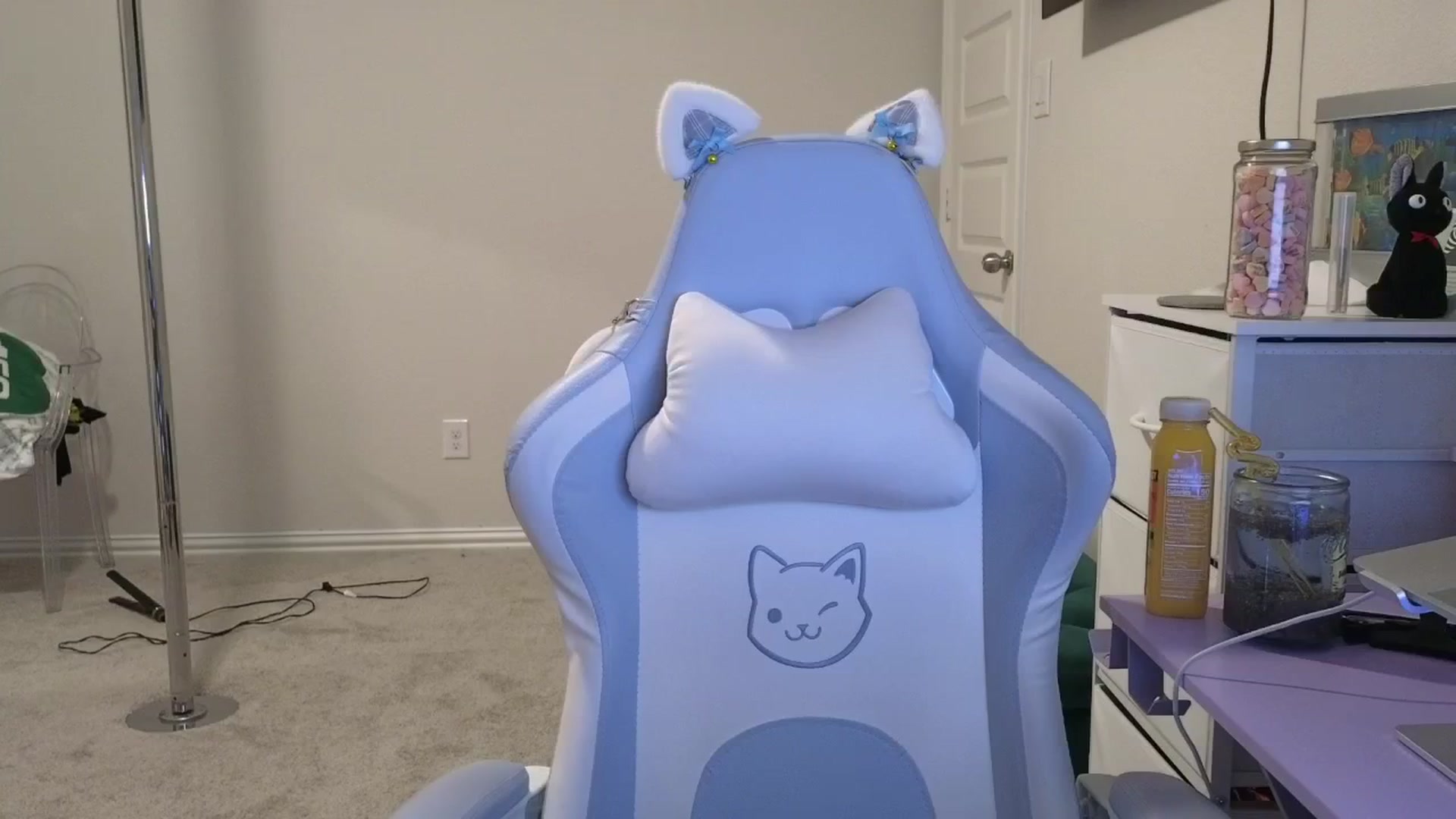 Gallery image thumbnail from dolllface's myfreecams stream on, 03/13/2026, 02:36 image 12 of 20