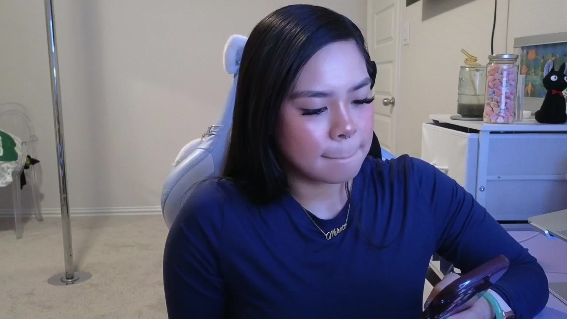 Gallery image thumbnail from dolllface's myfreecams stream on, 03/15/2026, 02:22 image 17 of 20