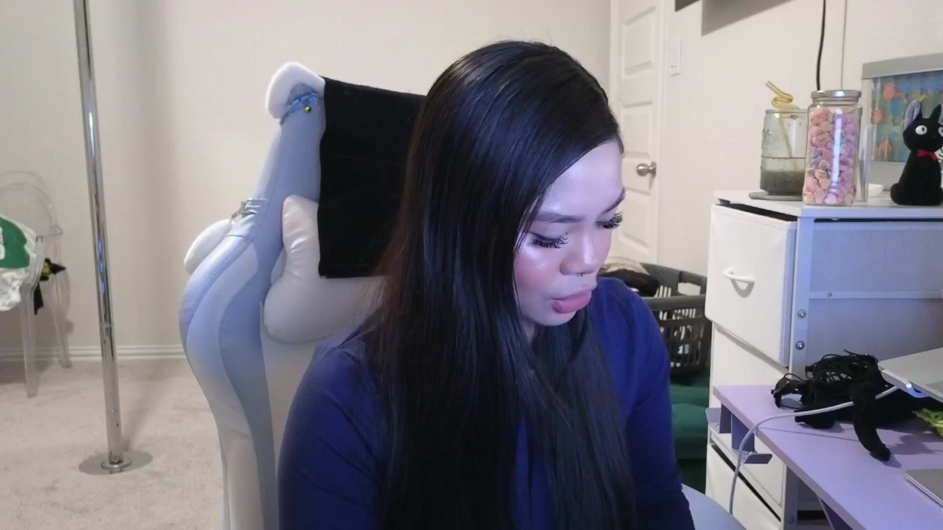 Gallery image thumbnail from dolllface's myfreecams stream on, 03/15/2026, 02:22 image 2 of 20