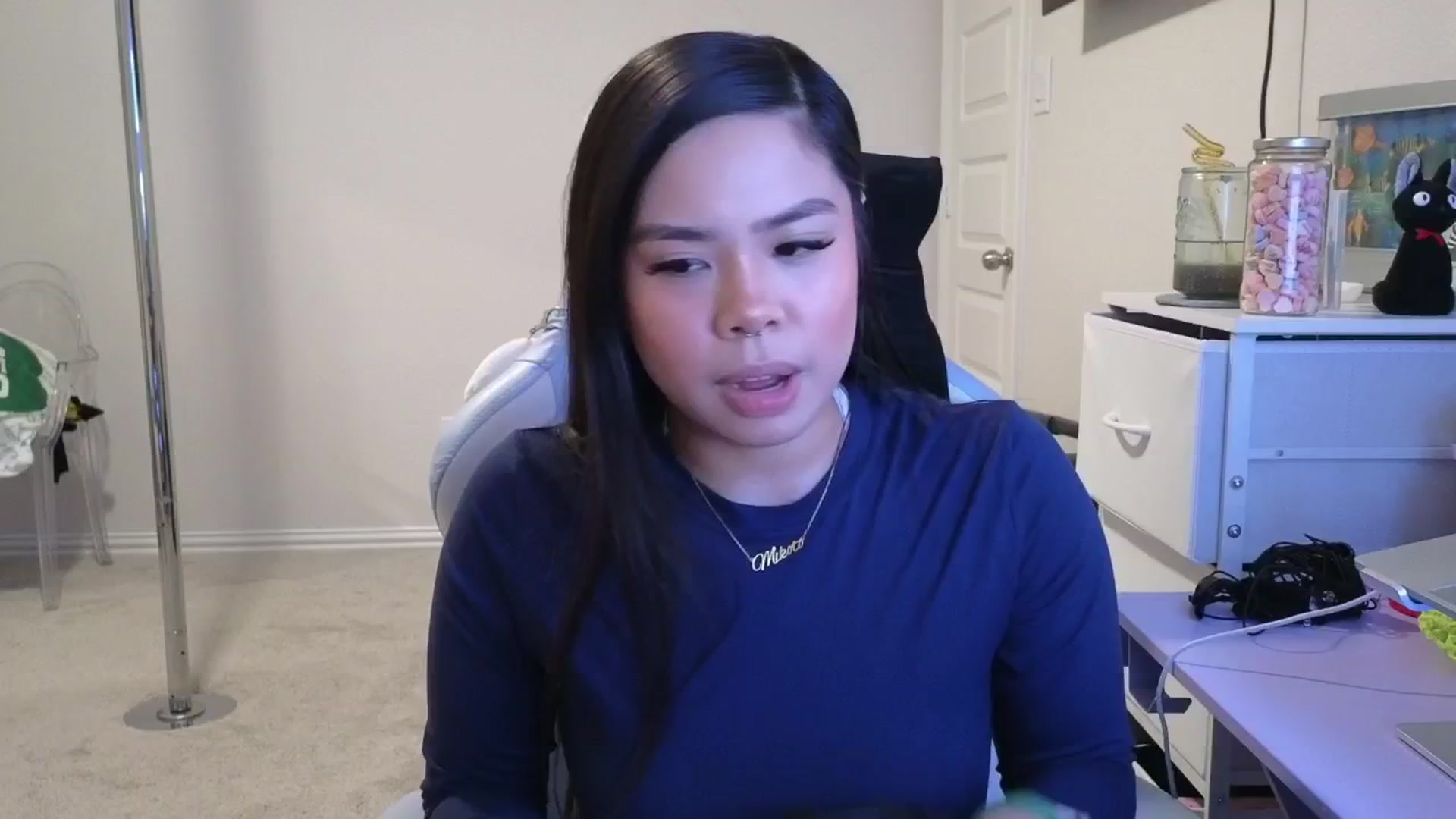 Gallery image thumbnail from dolllface's myfreecams stream on, 03/15/2026, 02:22 image 12 of 20