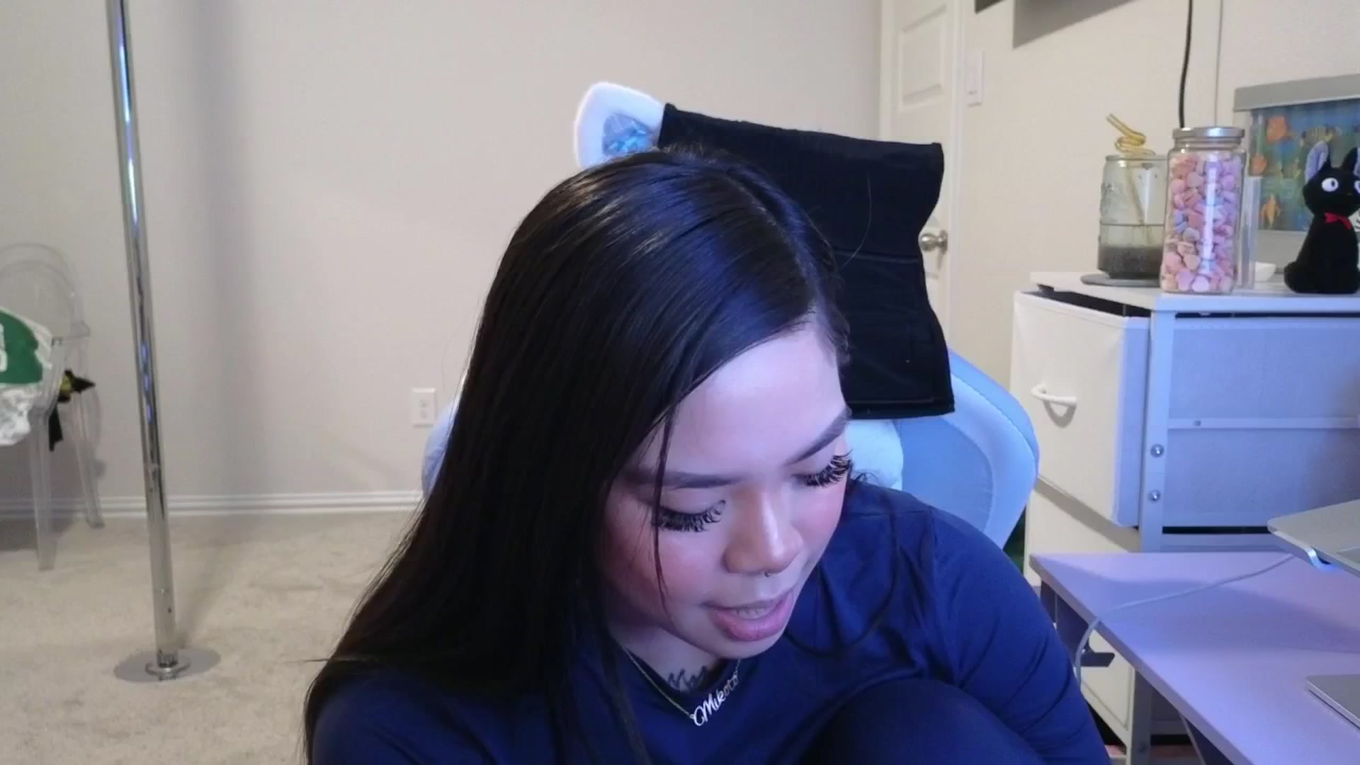 Gallery image thumbnail from dolllface's myfreecams stream on, 03/15/2026, 02:22 image 15 of 20