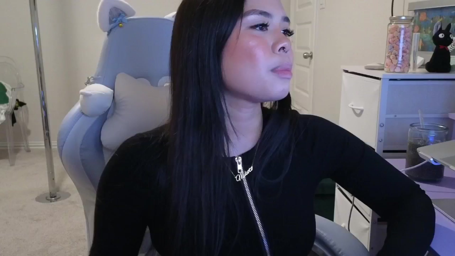 Gallery image thumbnail from dolllface's myfreecams stream on, 03/17/2026, 02:41 image 8 of 20