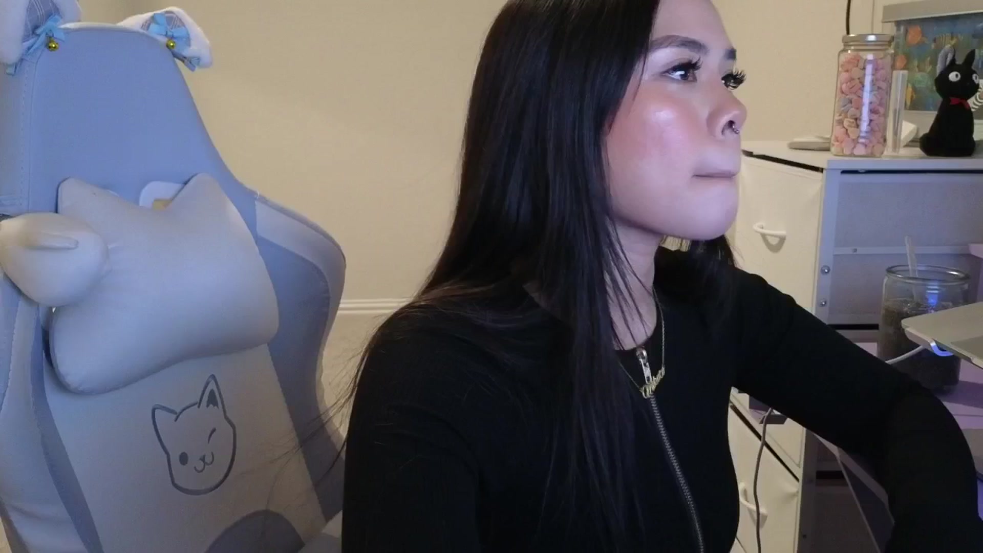 Gallery image thumbnail from dolllface's myfreecams stream on, 03/17/2026, 02:41 image 14 of 20