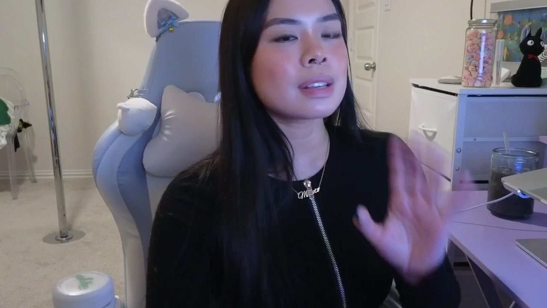 Gallery image thumbnail from dolllface's myfreecams stream on, 03/17/2026, 02:41 image 5 of 20
