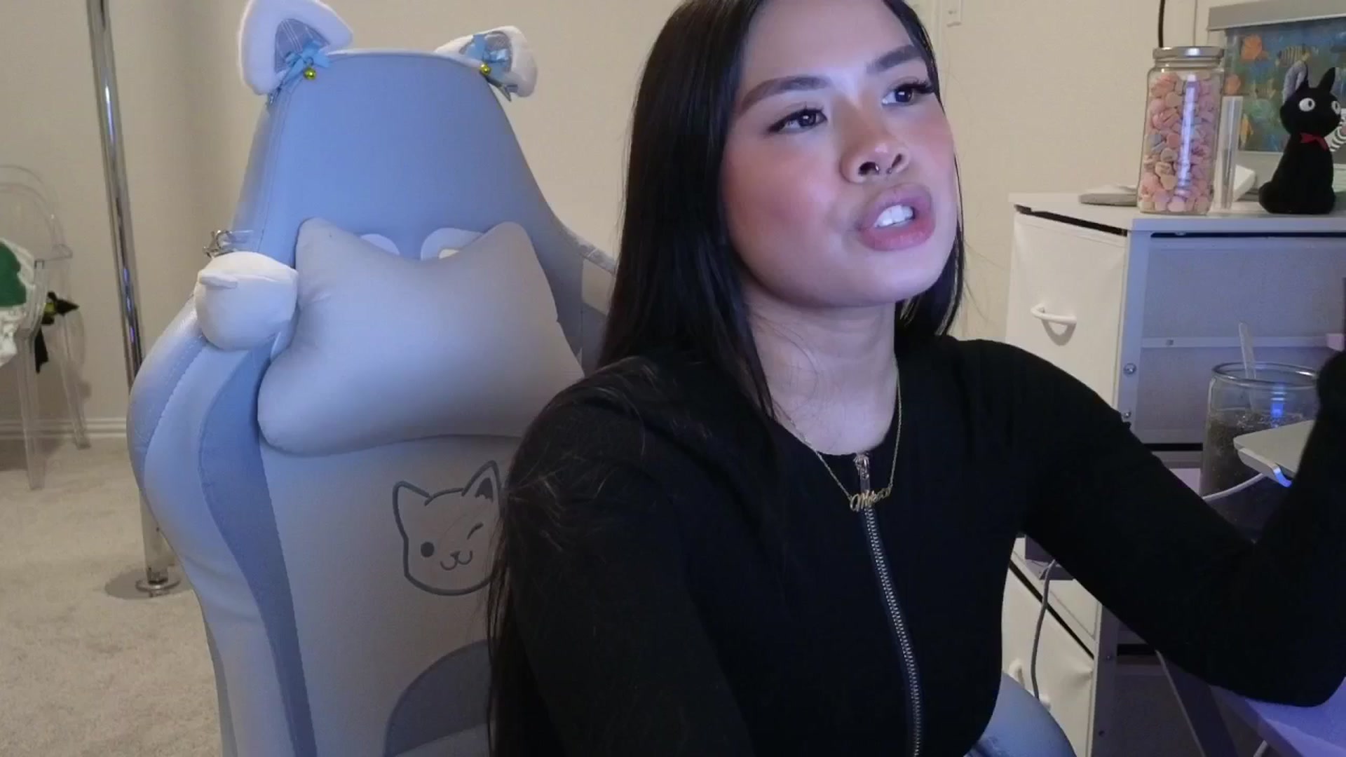 Gallery image thumbnail from dolllface's myfreecams stream on, 03/17/2026, 02:41 image 10 of 20