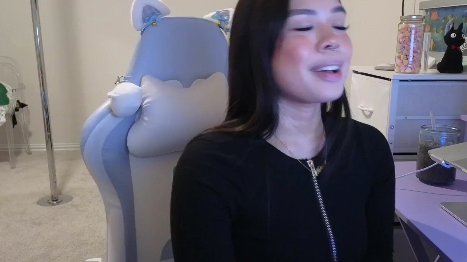 Gallery image thumbnail from dolllface's myfreecams stream on, 03/17/2026, 02:41 image 20 of 20