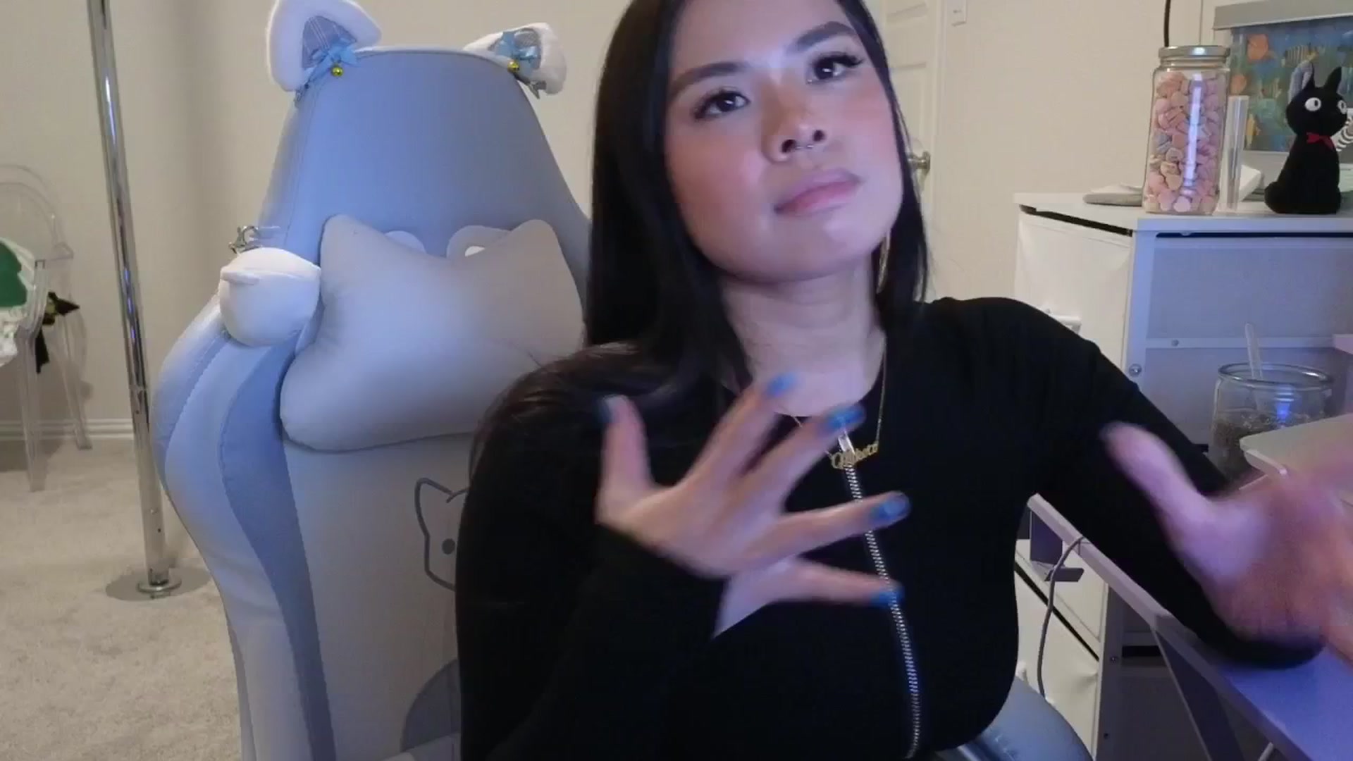 Gallery image thumbnail from dolllface's myfreecams stream on, 03/17/2026, 02:41 image 11 of 20