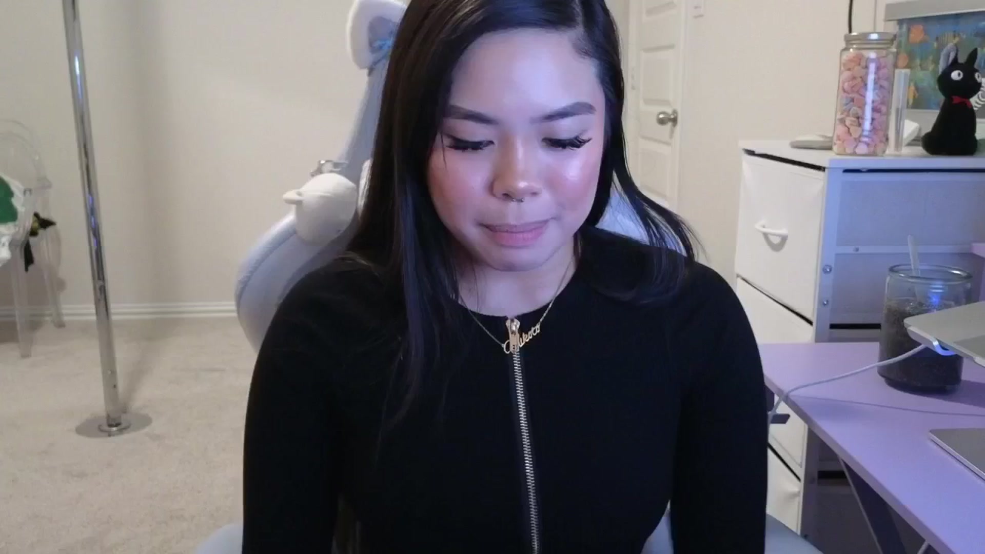 Gallery image thumbnail from dolllface's myfreecams stream on, 03/17/2026, 02:41 image 19 of 20