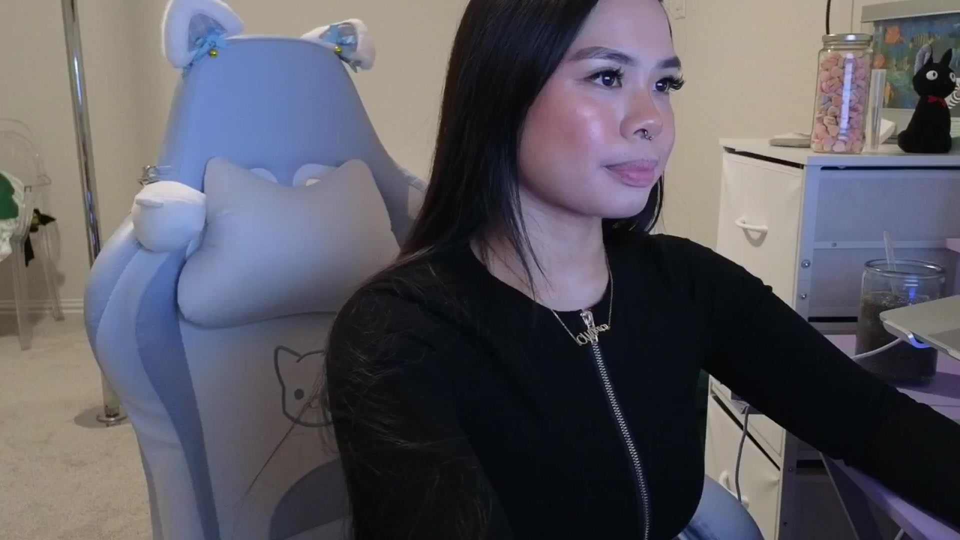 Gallery image thumbnail from dolllface's myfreecams stream on, 03/17/2026, 02:41 image 9 of 20
