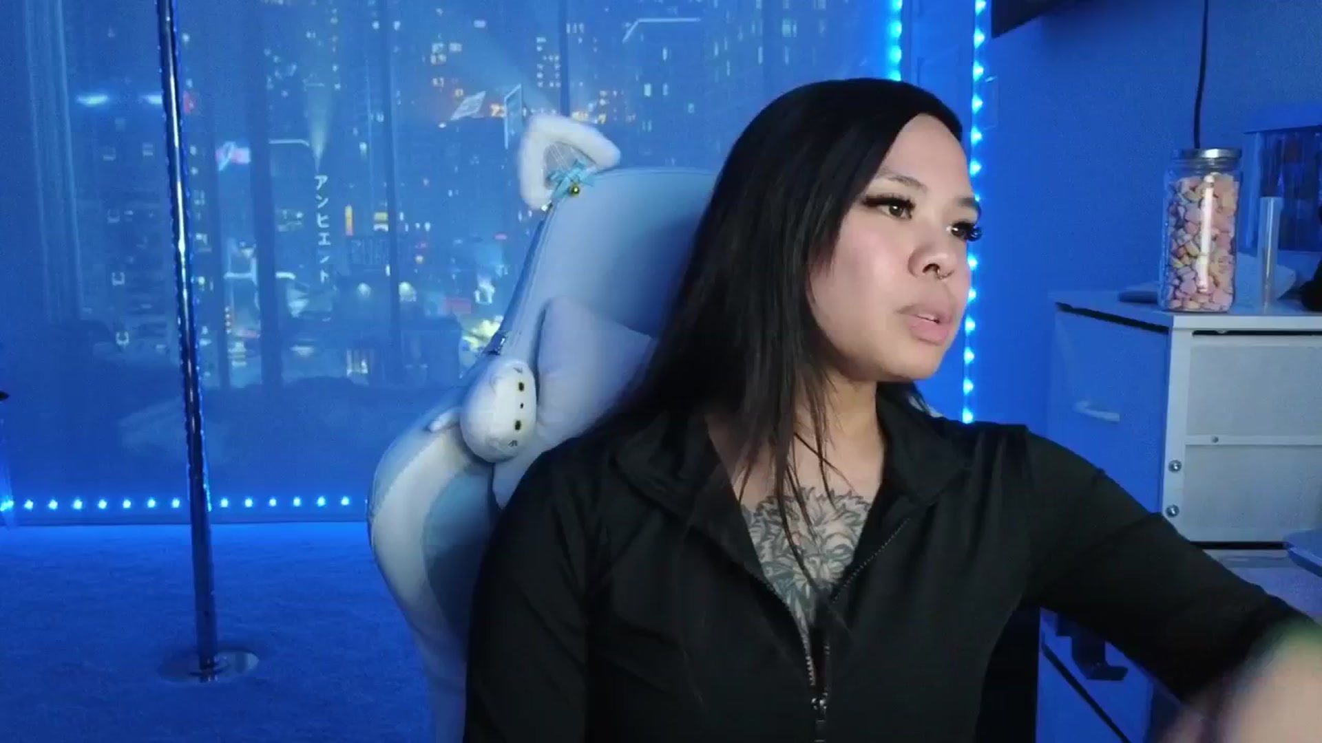 Gallery image thumbnail from dolllface's myfreecams stream on, 03/19/2026, 05:25 image 13 of 20