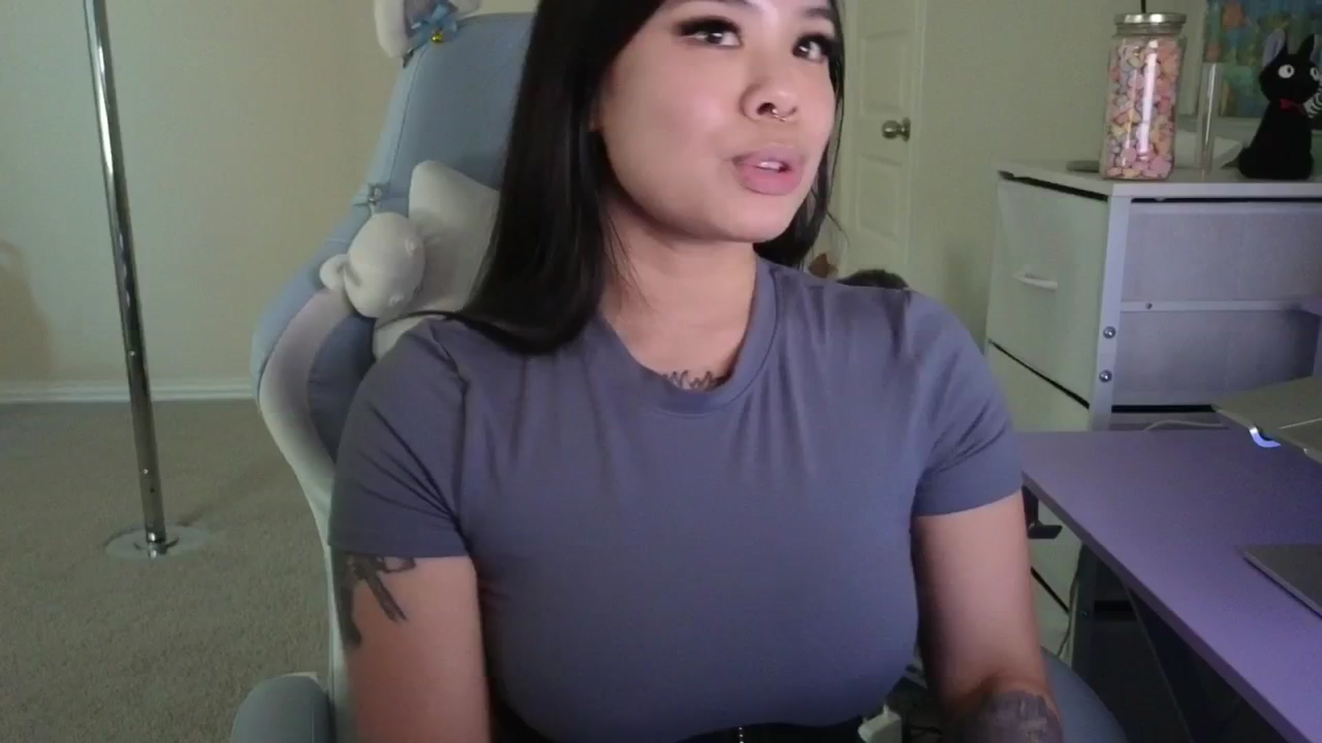 Gallery image thumbnail from dolllface's myfreecams stream on, 03/20/2026, 01:09 image 1 of 20