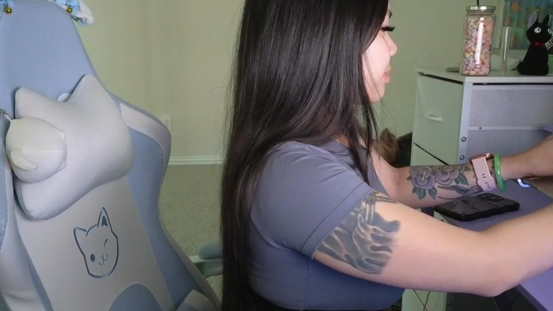 Gallery image thumbnail from dolllface's myfreecams stream on, 03/20/2026, 01:09 image 2 of 20
