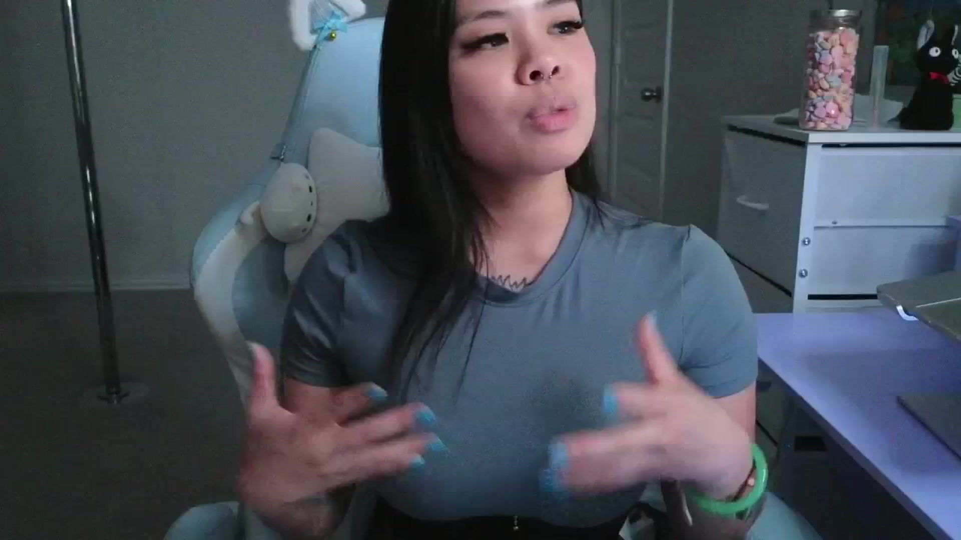 Gallery image thumbnail from dolllface's myfreecams stream on, 03/20/2026, 01:09 image 18 of 20