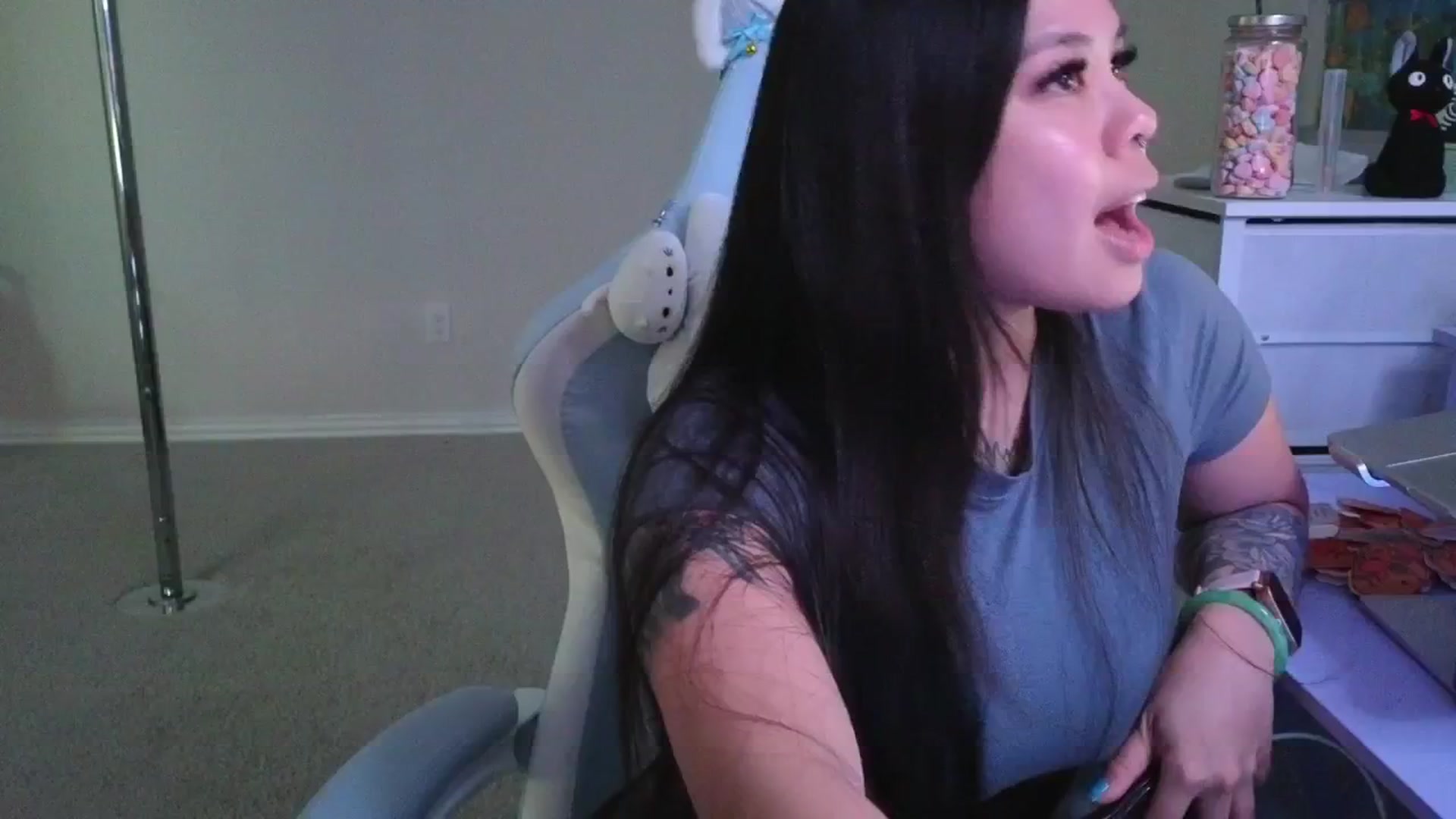 Gallery image thumbnail from dolllface's myfreecams stream on, 03/20/2026, 01:09 image 14 of 20