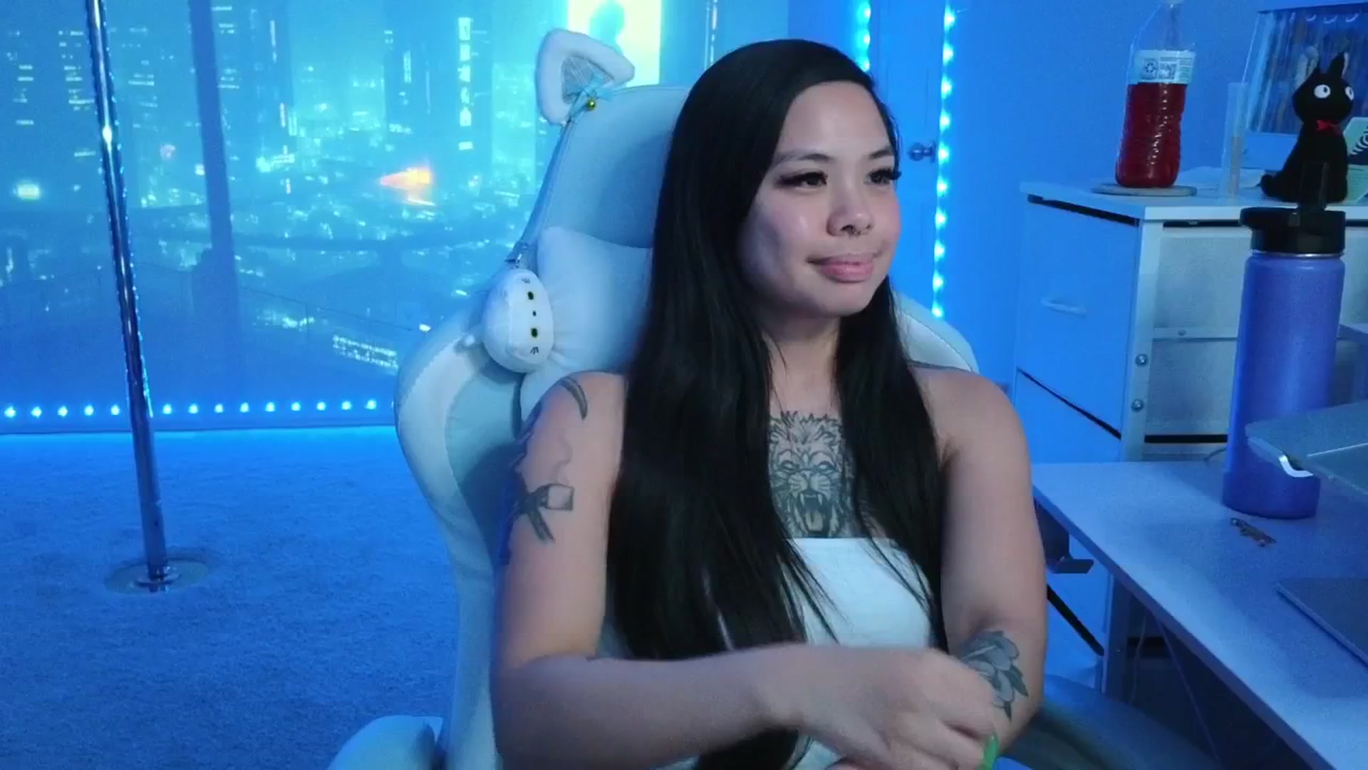 Gallery image thumbnail from dolllface's myfreecams stream on, 03/21/2026, 06:46 image 1 of 20