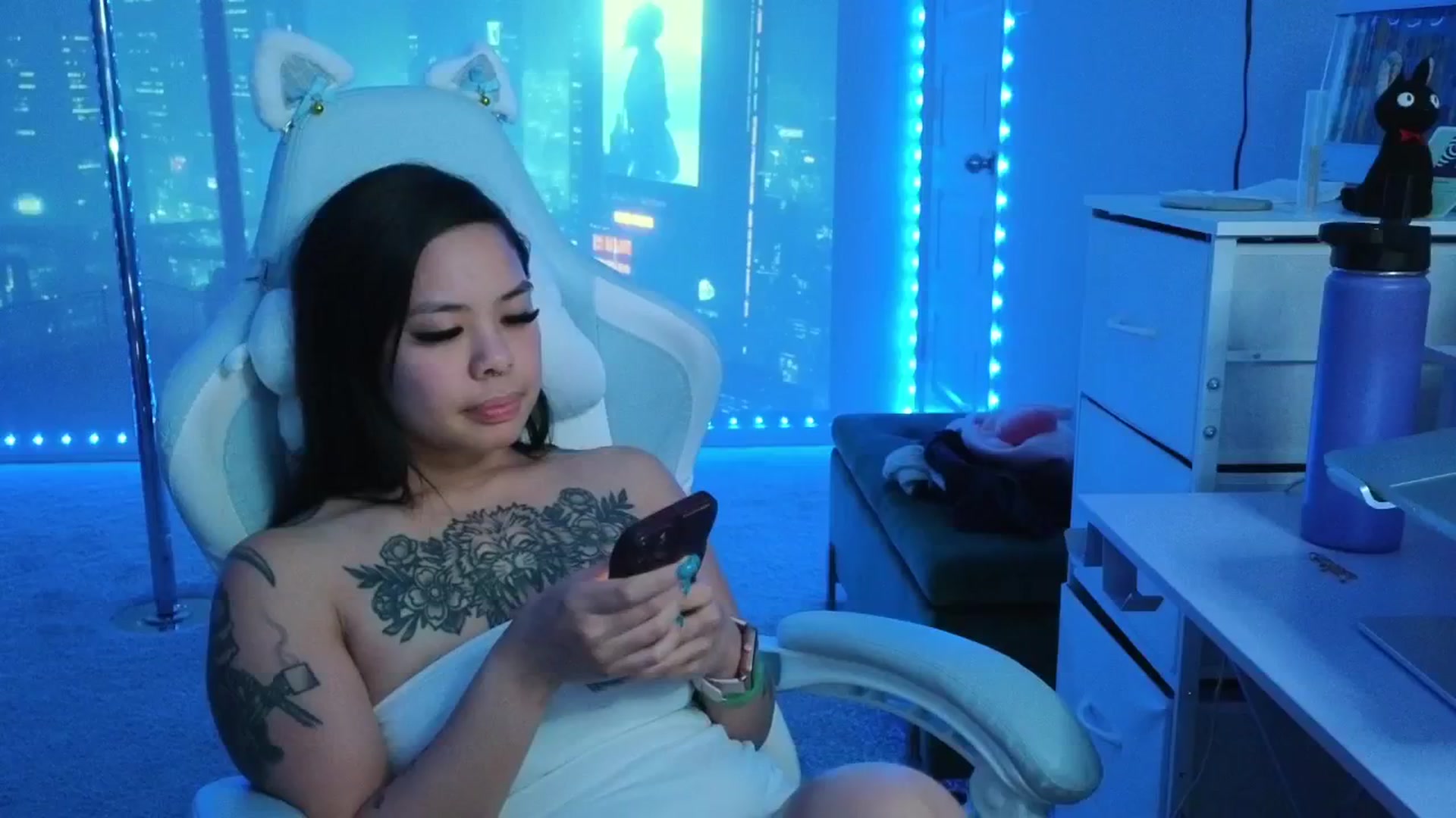 Gallery image thumbnail from dolllface's myfreecams stream on, 03/21/2026, 06:46 image 16 of 20