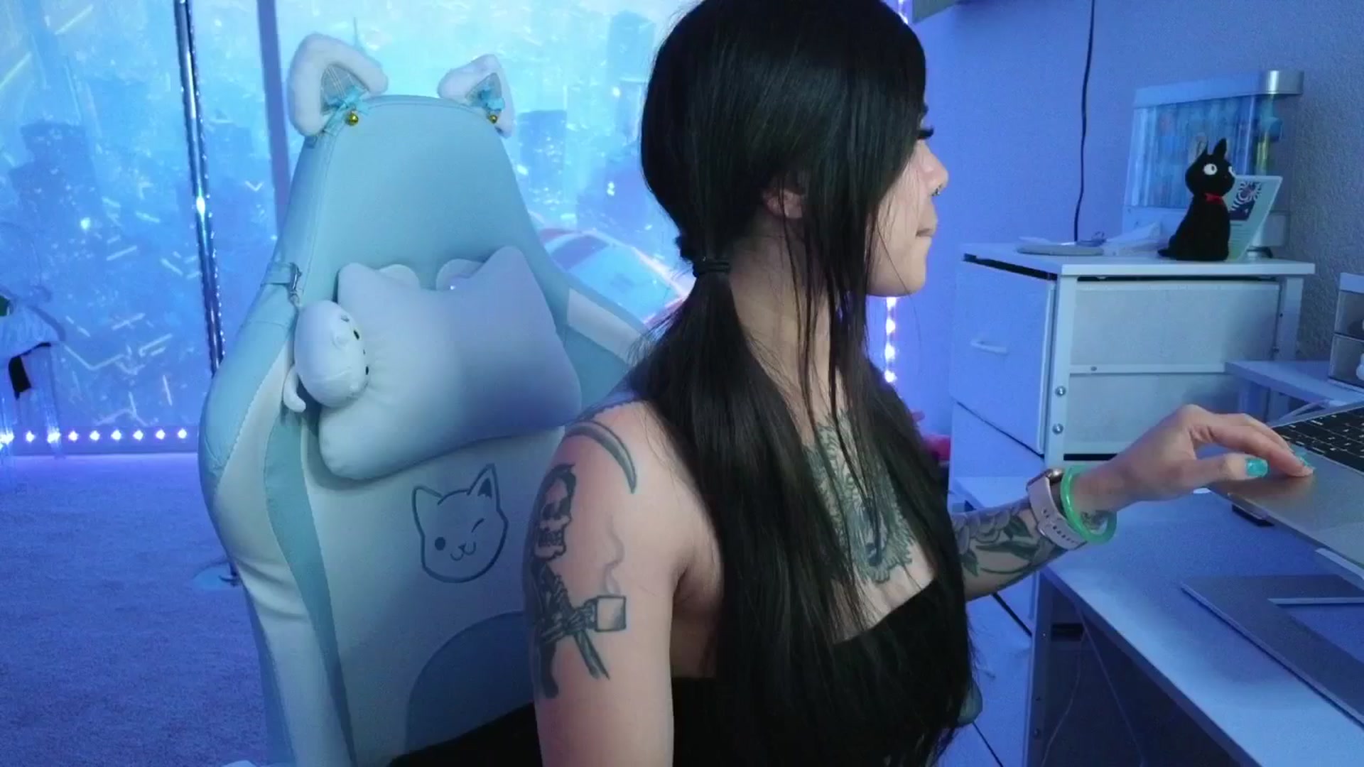 Gallery image thumbnail from dolllface's myfreecams stream on, 03/23/2026, 05:02 image 20 of 20