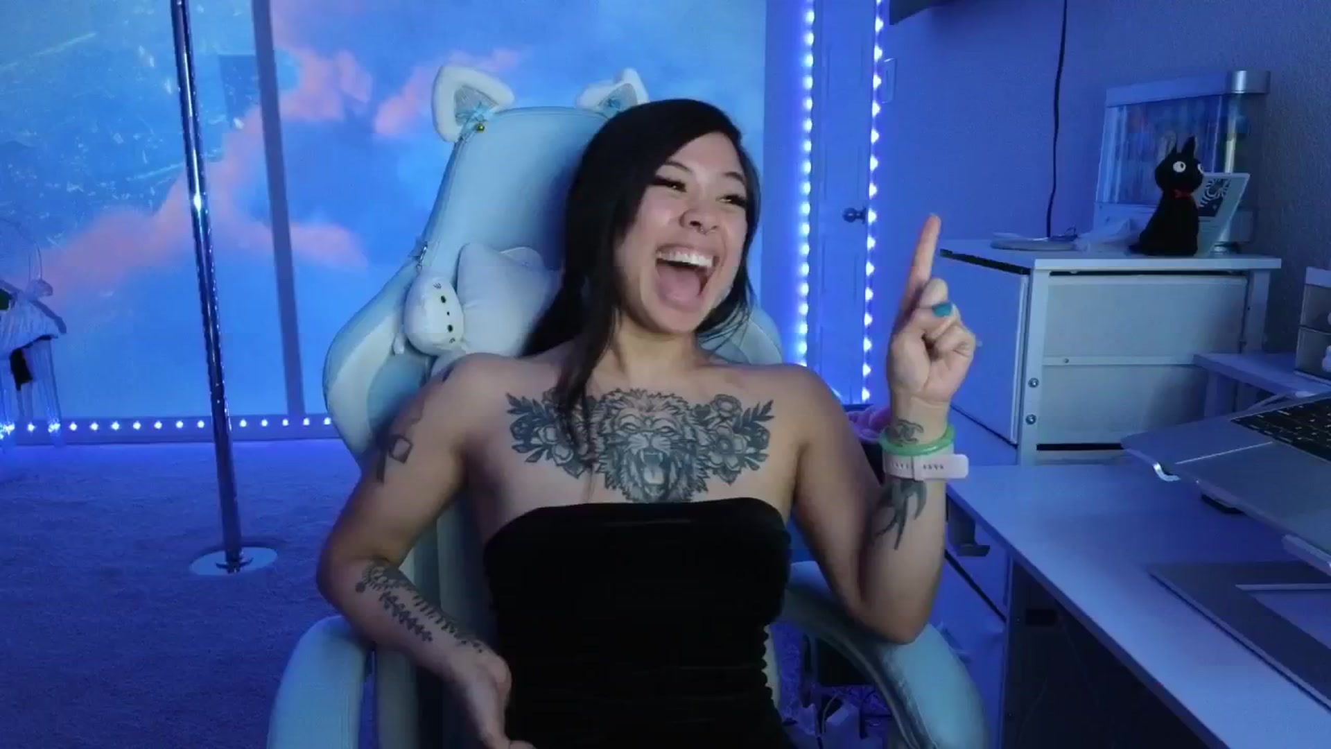 Gallery image thumbnail from dolllface's myfreecams stream on, 03/23/2026, 05:02 image 18 of 20