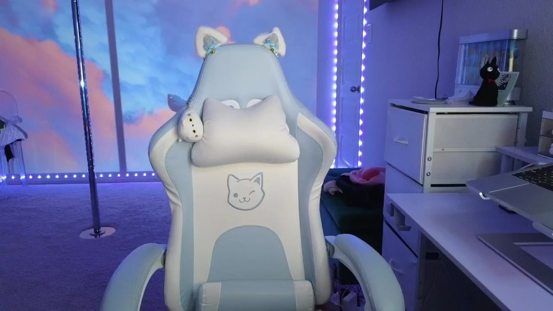 Gallery image thumbnail from dolllface's myfreecams stream on, 03/23/2026, 05:02 image 16 of 20