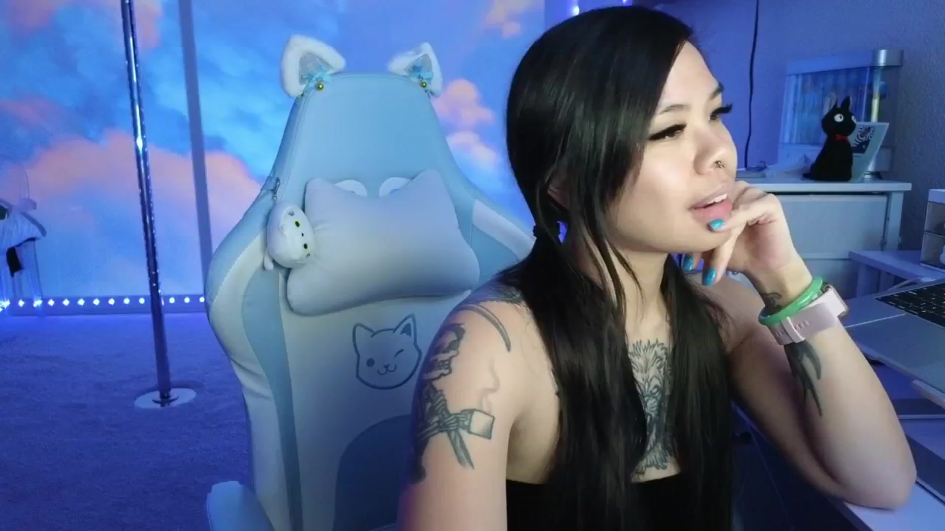 Gallery image thumbnail from dolllface's myfreecams stream on, 03/23/2026, 05:02 image 5 of 20