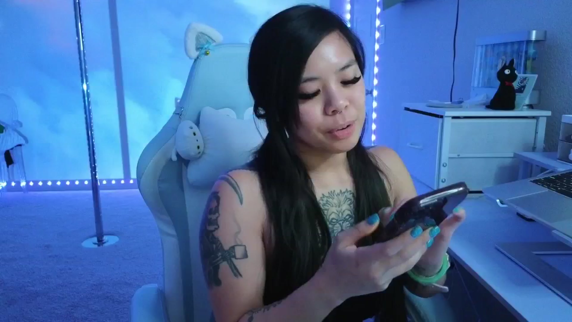 Gallery image thumbnail from dolllface's myfreecams stream on, 03/23/2026, 05:02 image 4 of 20