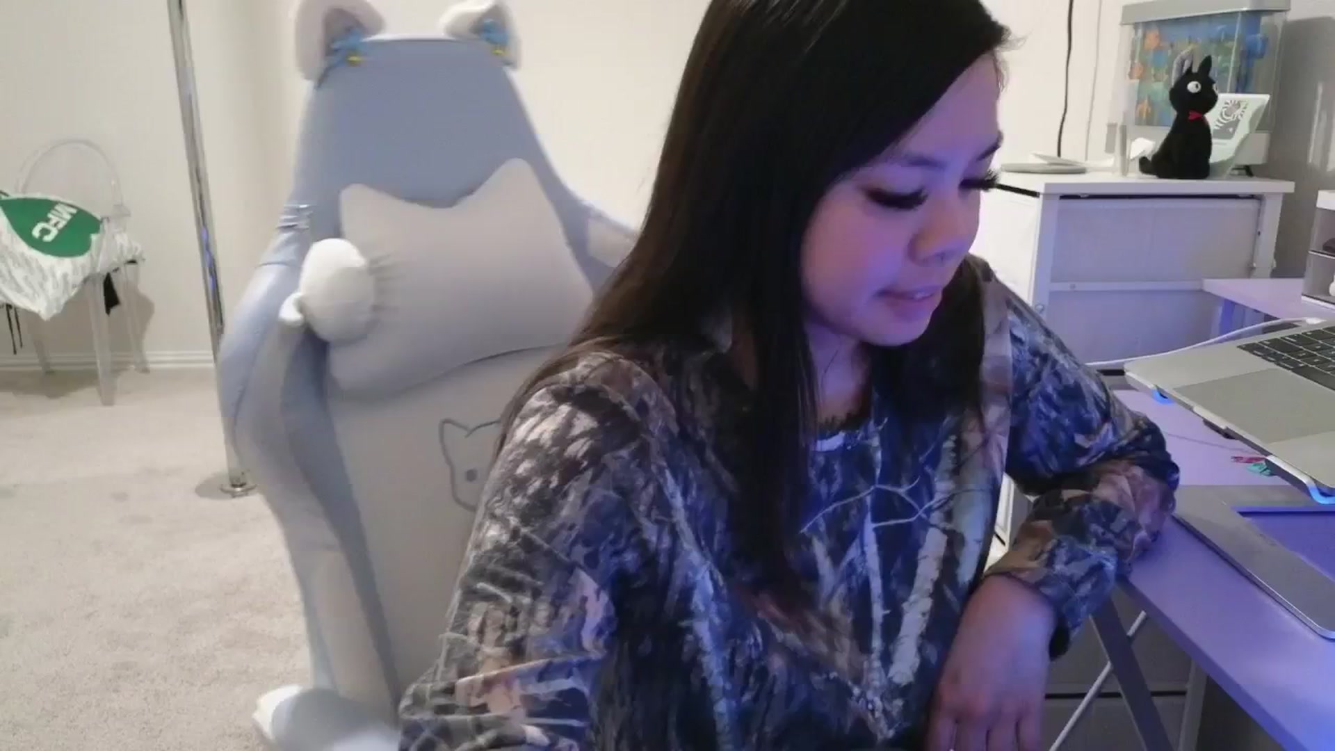 Gallery image thumbnail from dolllface's myfreecams stream on, 03/31/2026, 07:31 image 9 of 20