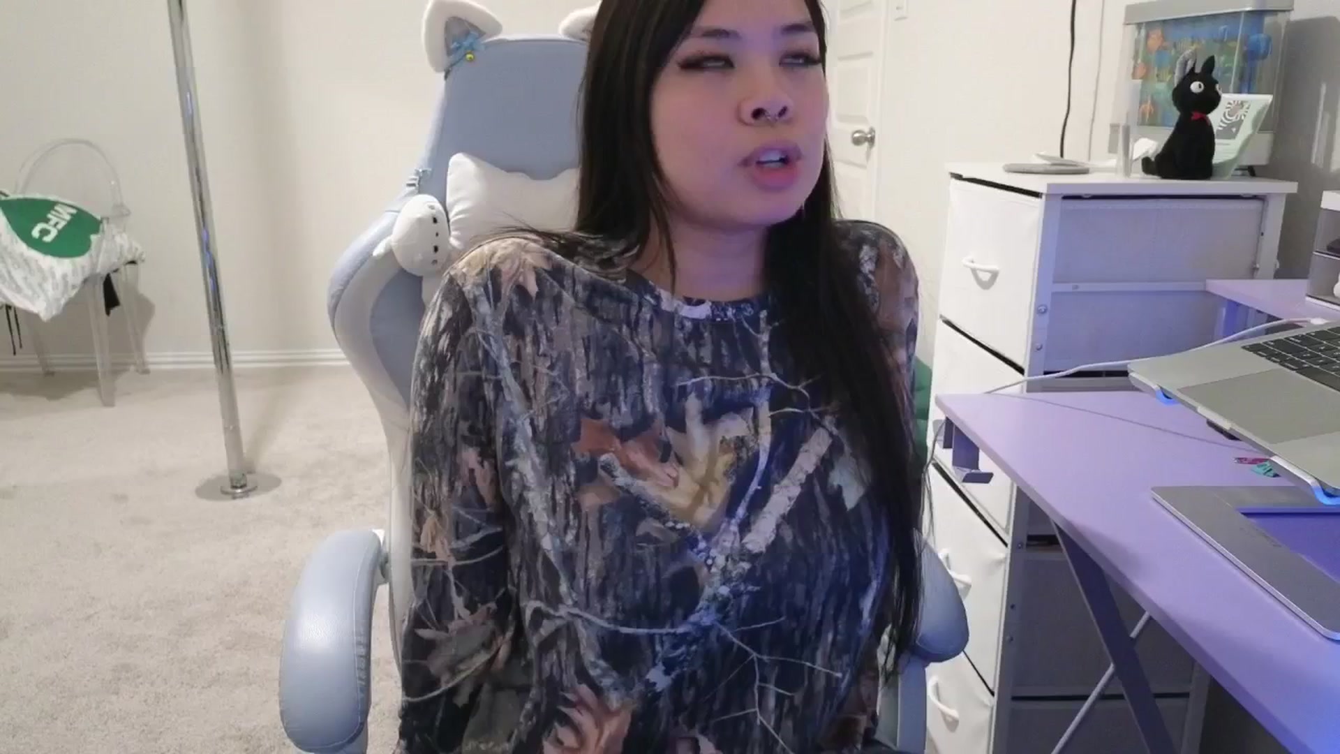 Gallery image thumbnail from dolllface's myfreecams stream on, 03/31/2026, 07:31 image 11 of 20