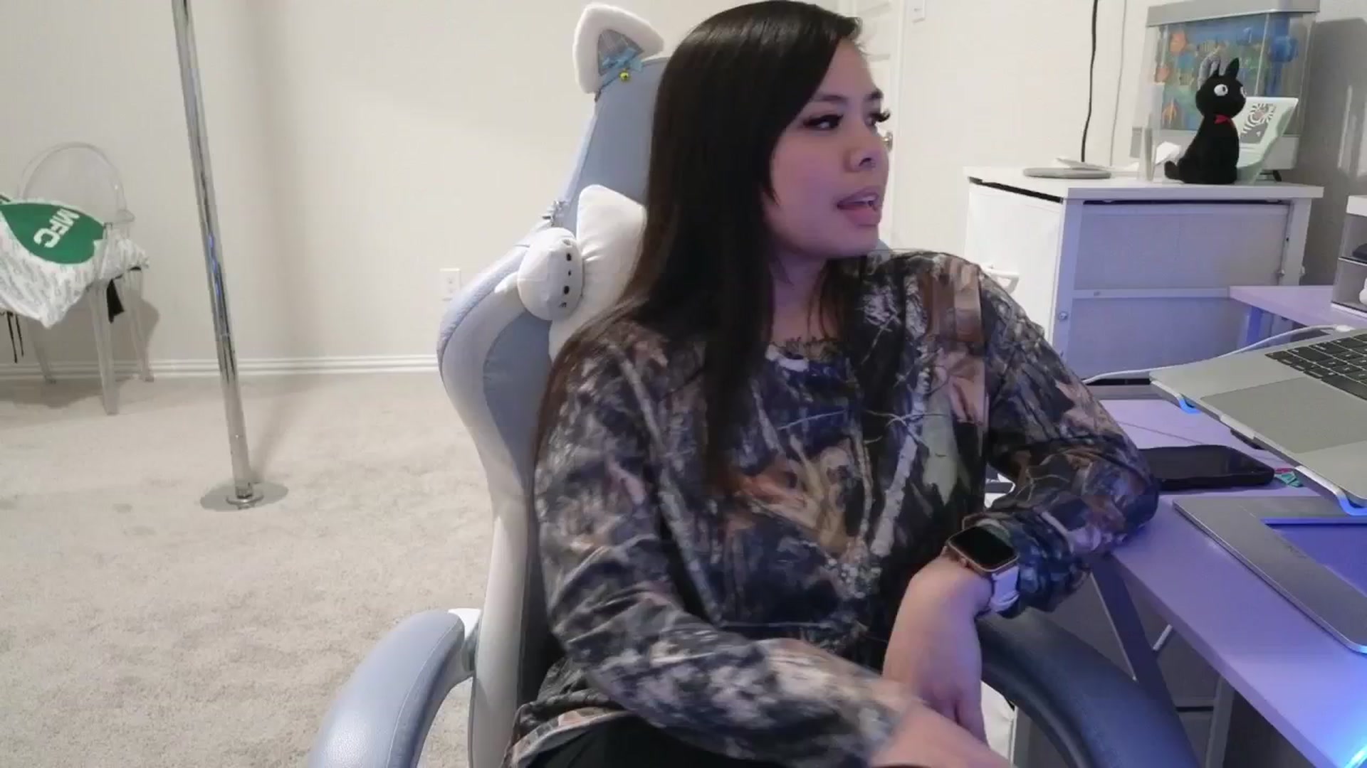 Gallery image thumbnail from dolllface's myfreecams stream on, 03/31/2026, 07:31 image 14 of 20