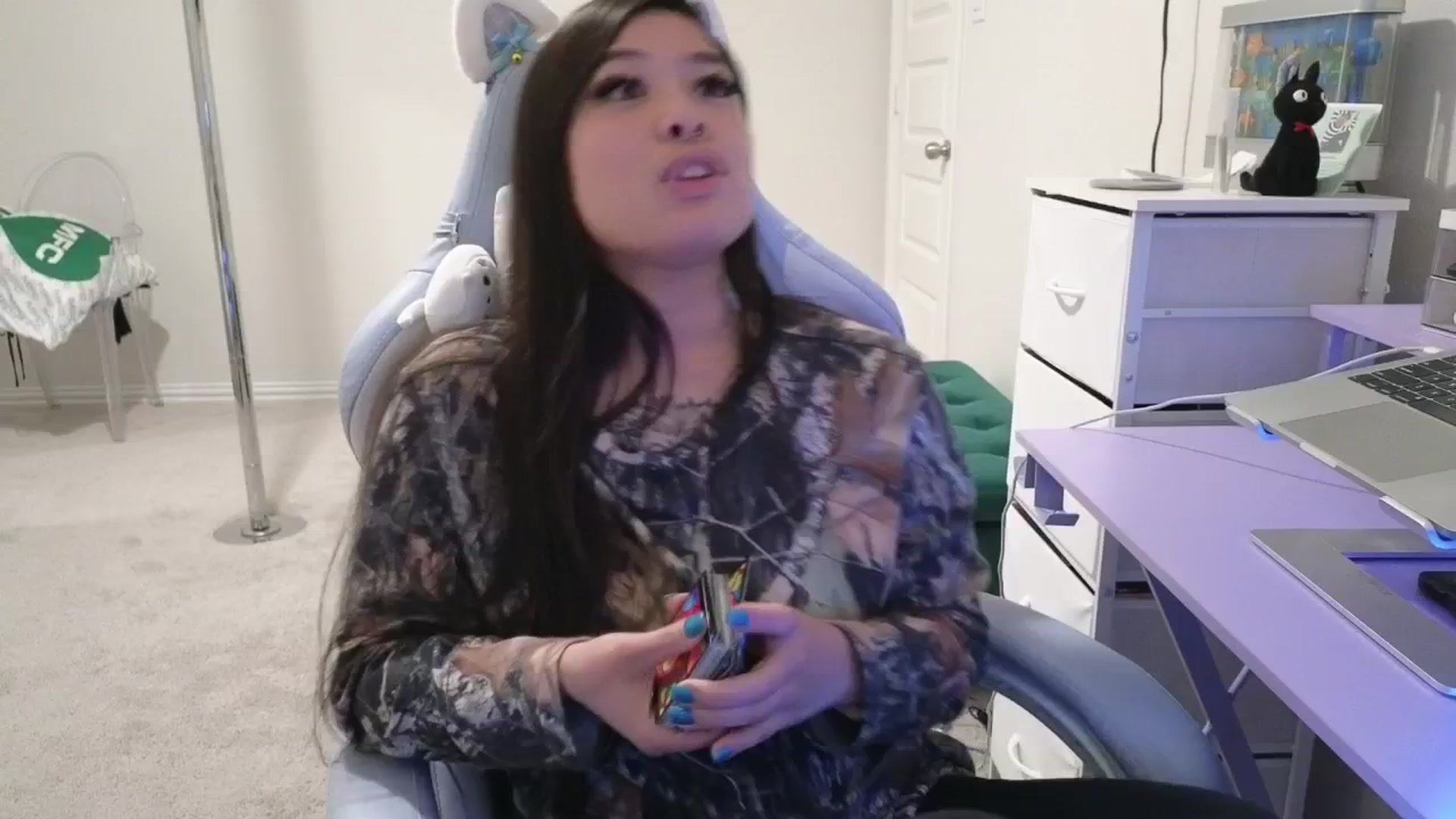 Gallery image thumbnail from dolllface's myfreecams stream on, 03/31/2026, 07:31 image 20 of 20