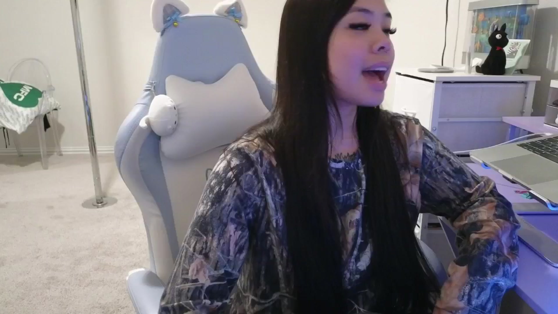 Gallery image thumbnail from dolllface's myfreecams stream on, 03/31/2026, 07:31 image 7 of 20