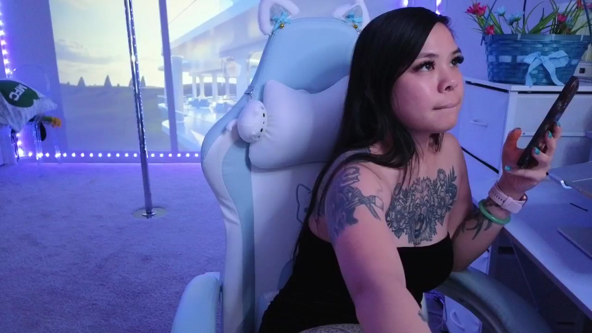 Gallery image thumbnail from dolllface's myfreecams stream on, 04/01/2026, 08:31 image 14 of 20