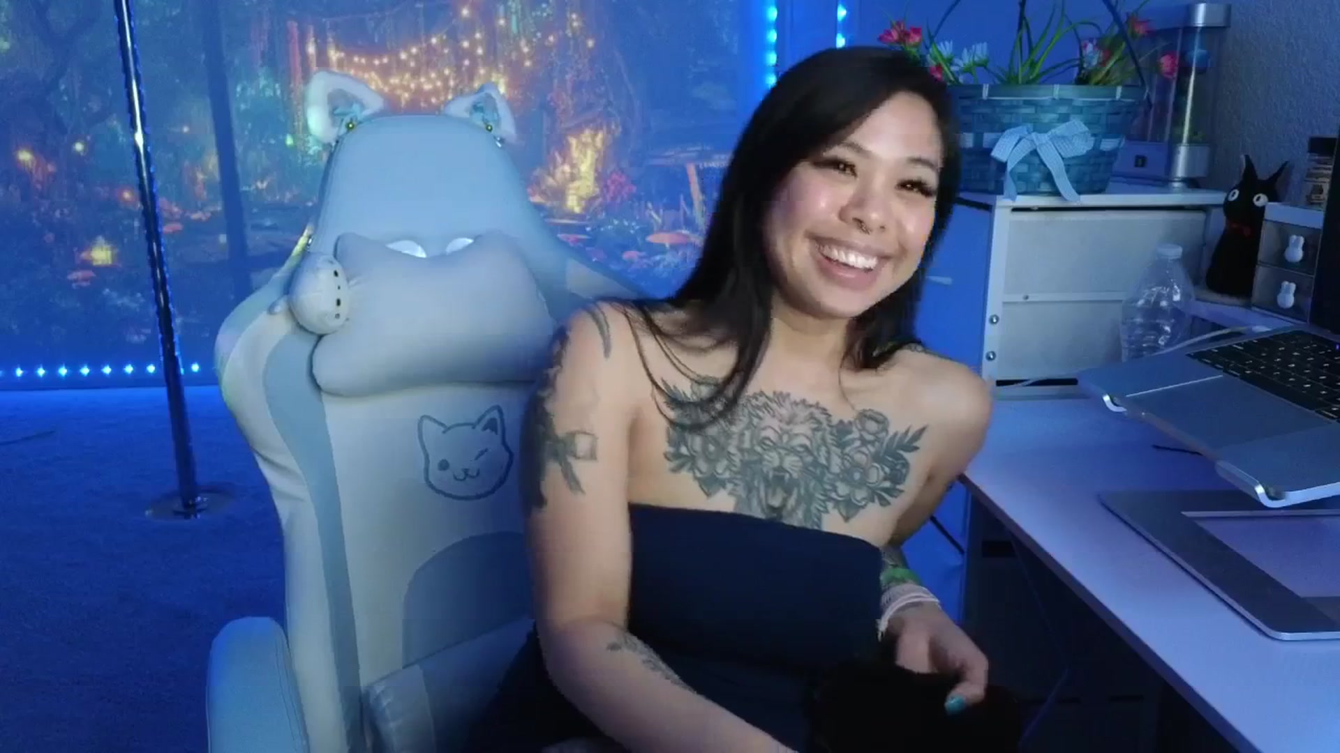 Gallery image thumbnail from dolllface's myfreecams stream on, 04/02/2026, 08:15 image 8 of 20
