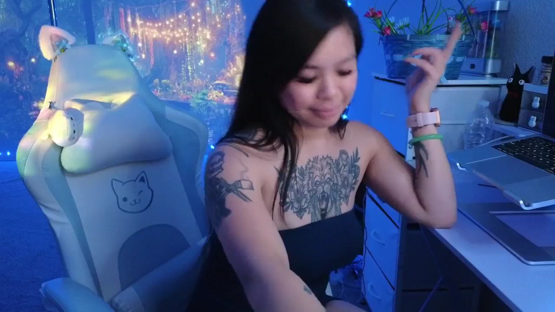 Gallery image thumbnail from dolllface's myfreecams stream on, 04/02/2026, 08:15 image 4 of 20