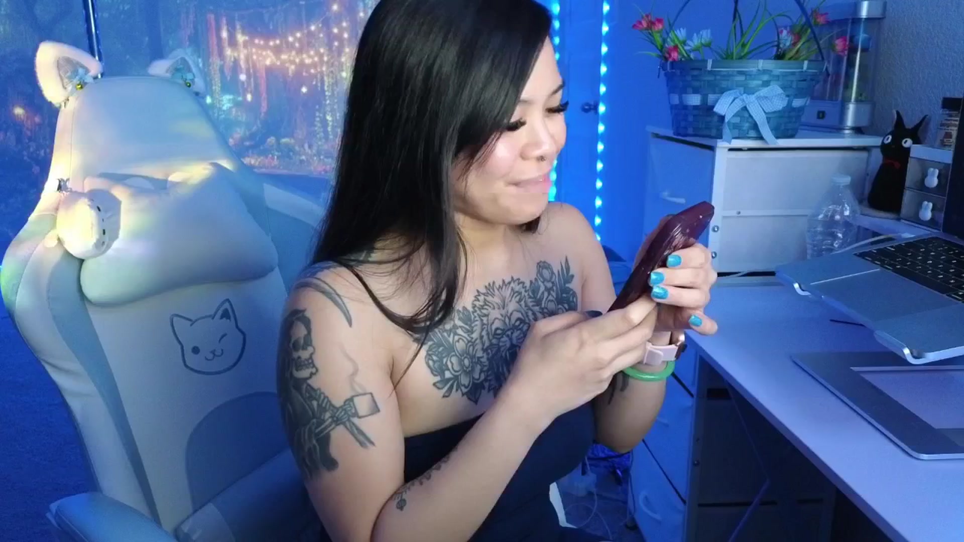 Gallery image thumbnail from dolllface's myfreecams stream on, 04/02/2026, 08:15 image 2 of 20