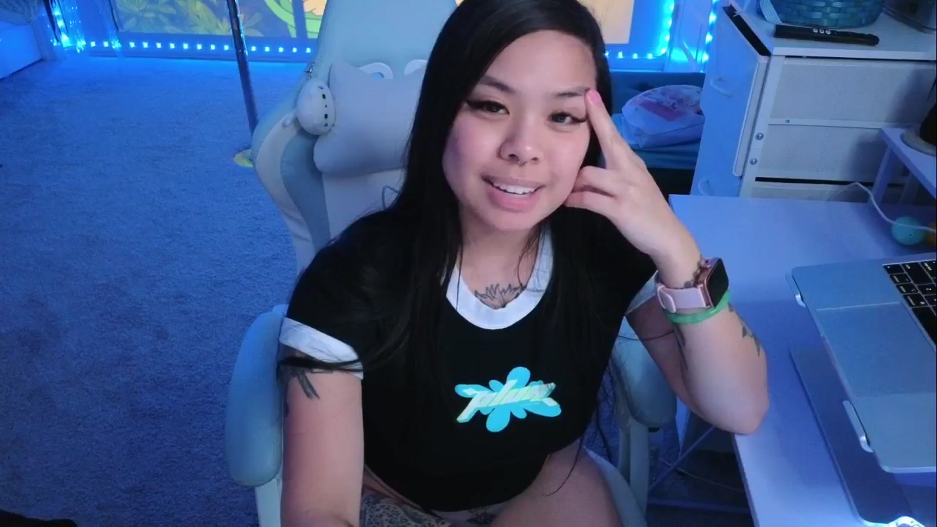 Gallery image thumbnail from dolllface's myfreecams stream on, 04/09/2026, 09:50 image 13 of 20