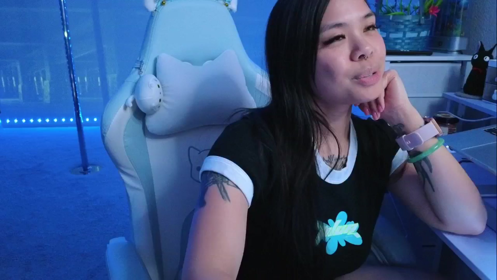 Gallery image thumbnail from dolllface's myfreecams stream on, 04/09/2026, 09:50 image 7 of 20