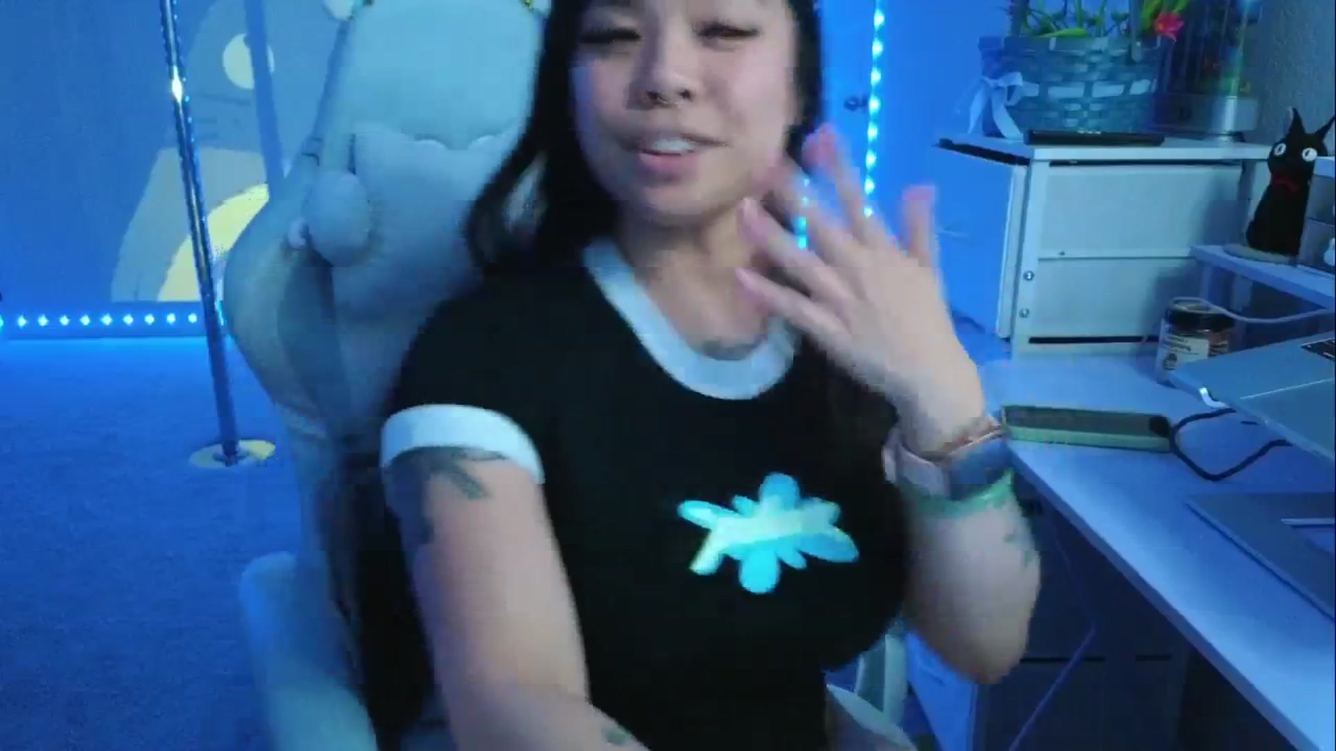 Gallery image thumbnail from dolllface's myfreecams stream on, 04/09/2026, 09:50 image 9 of 20