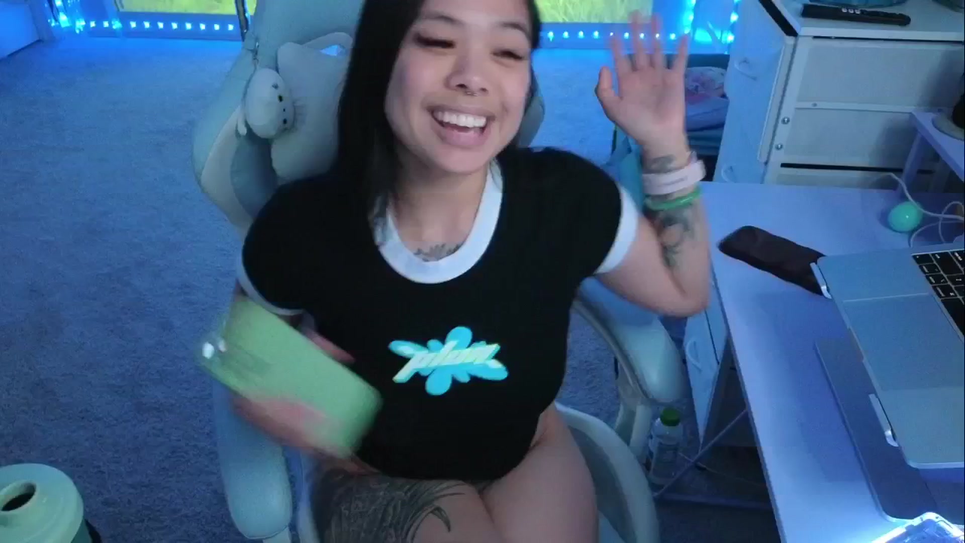 Gallery image thumbnail from dolllface's myfreecams stream on, 04/09/2026, 11:12 image 6 of 20
