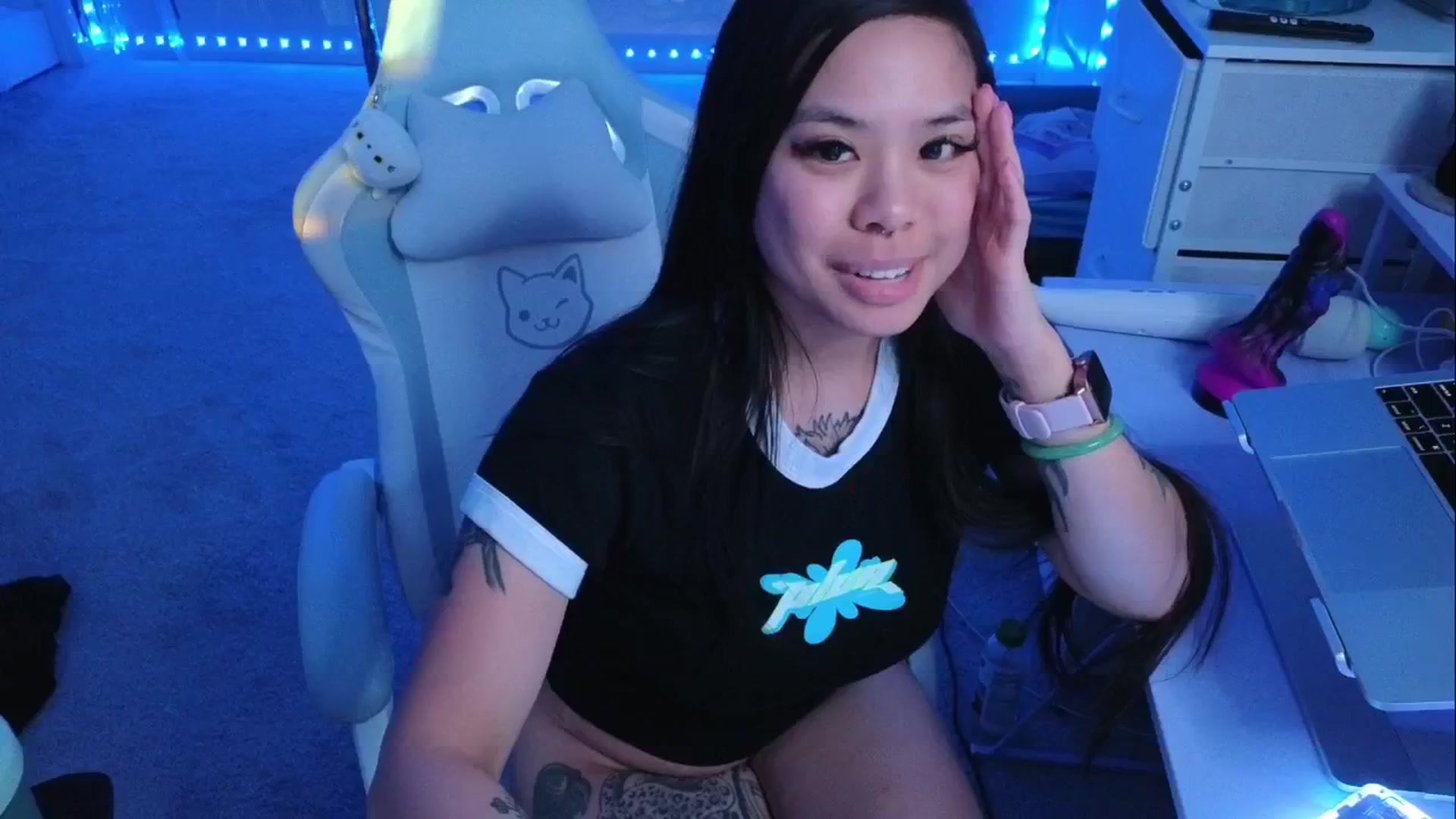 Gallery image thumbnail from dolllface's myfreecams stream on, 04/09/2026, 11:42 image 20 of 20