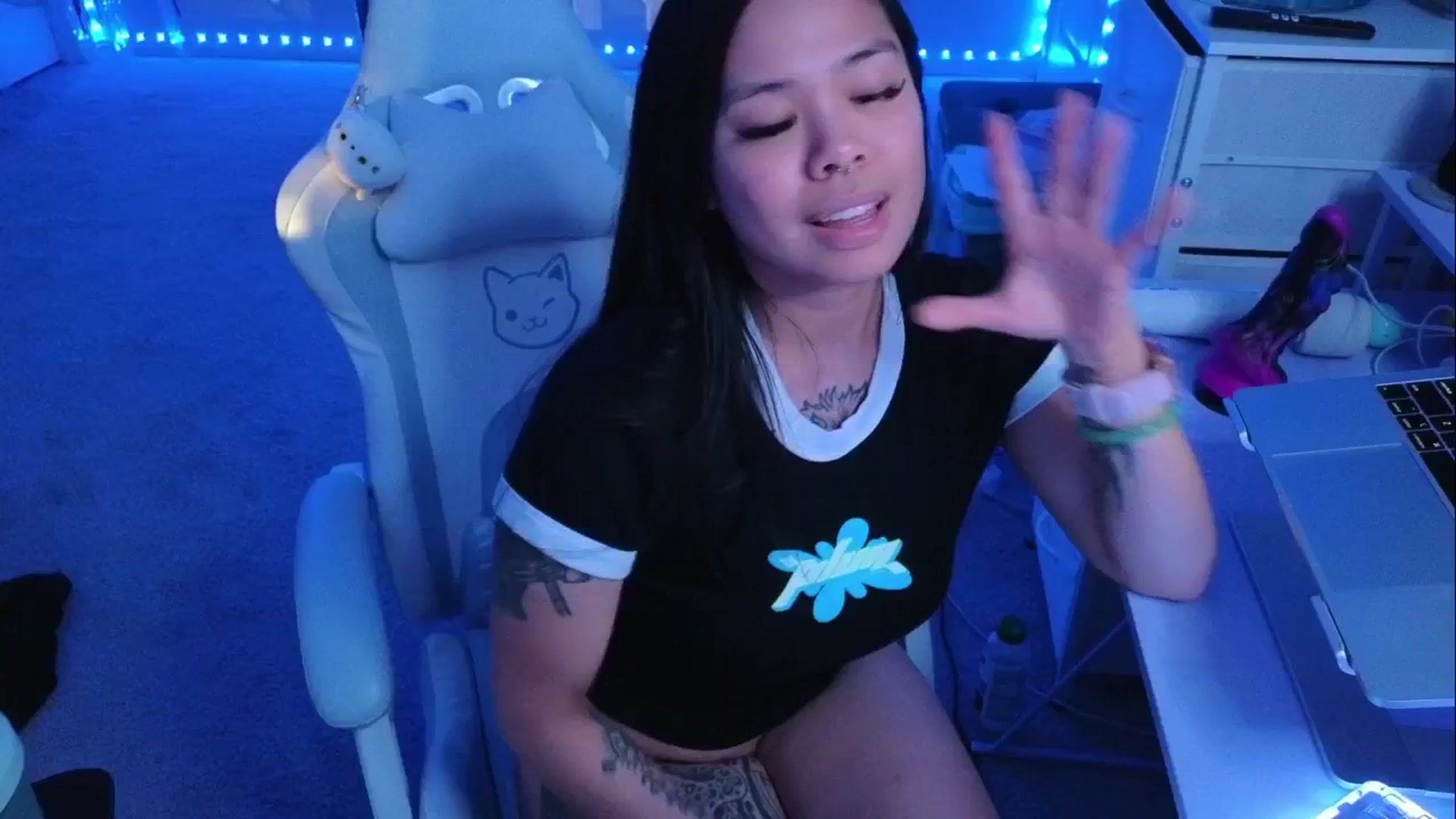 Gallery image thumbnail from dolllface's myfreecams stream on, 04/09/2026, 11:42 image 12 of 20