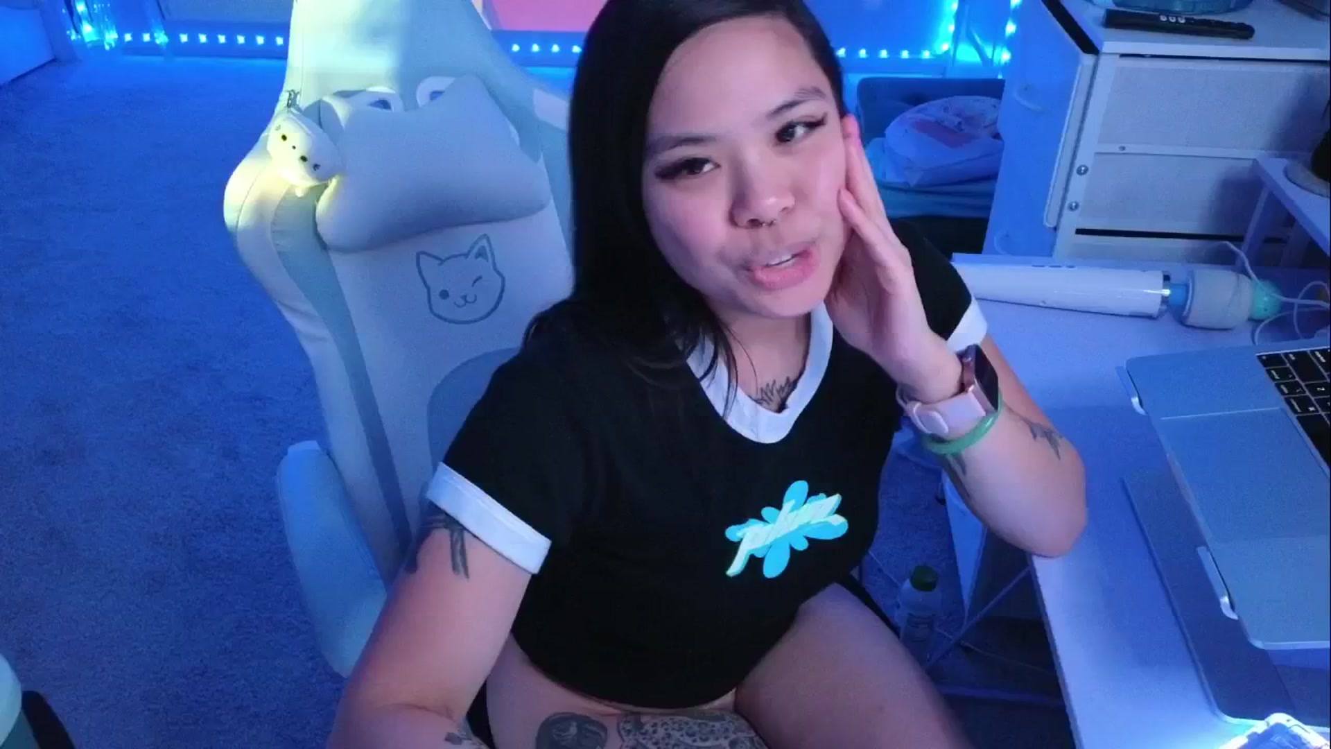Gallery image thumbnail from dolllface's myfreecams stream on, 04/09/2026, 11:42 image 1 of 20