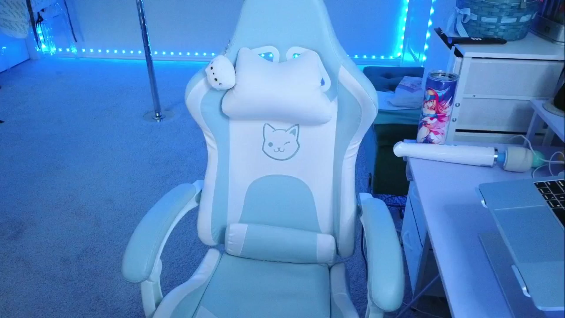 Gallery image thumbnail from dolllface's myfreecams stream on, 04/09/2026, 12:11 image 18 of 20