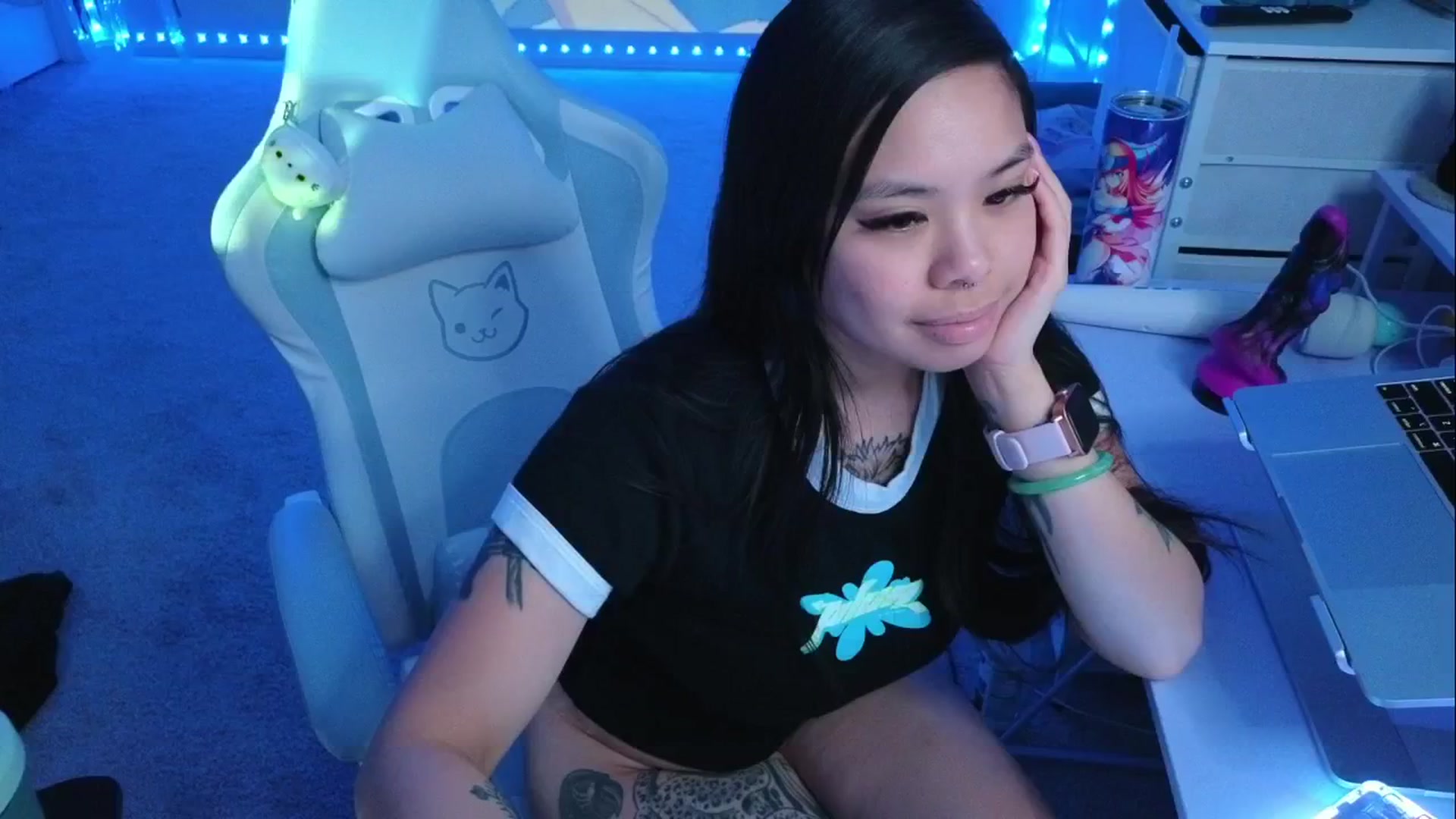 Gallery image thumbnail from dolllface's myfreecams stream on, 04/09/2026, 12:11 image 1 of 20