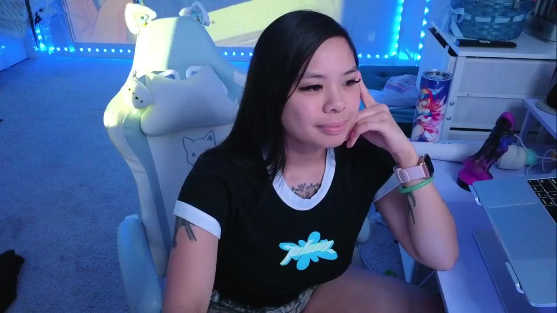 Gallery image thumbnail from dolllface's myfreecams stream on, 04/09/2026, 12:11 image 15 of 20